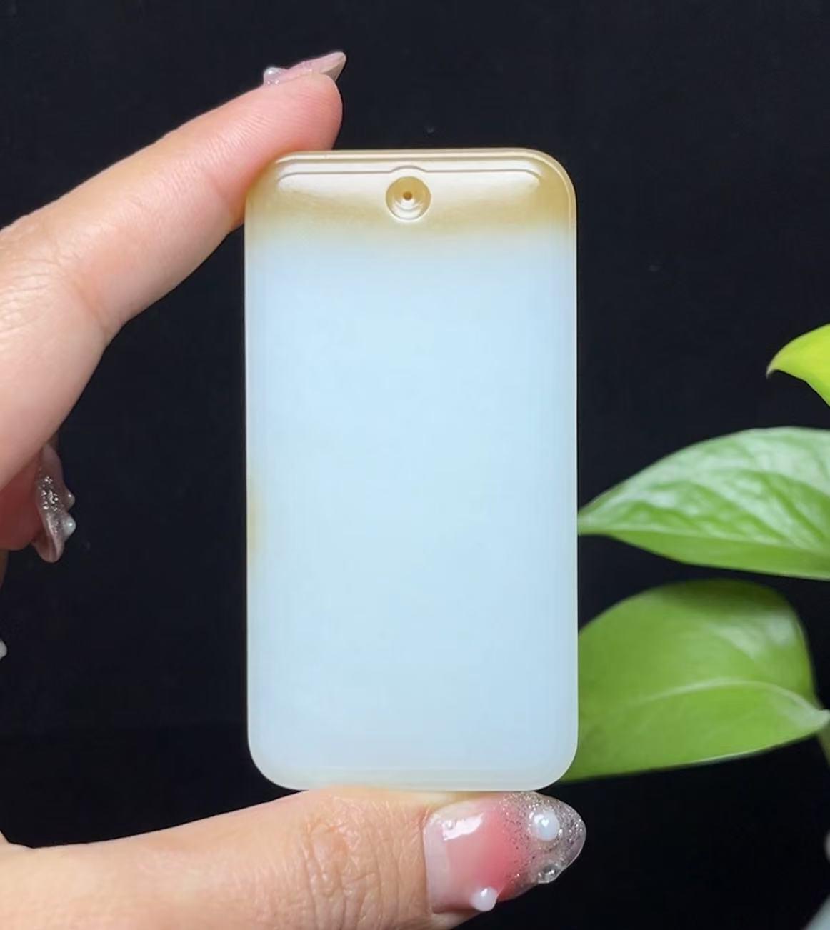 新疆和田玉且末糖羊脂玉平安无事牌（78.2g）