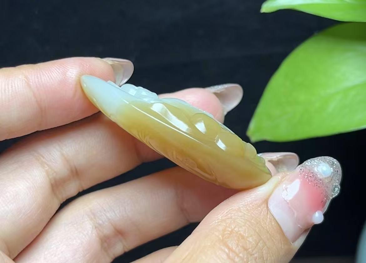 新疆和田玉且末糖羊脂玉佛公（27.2g）