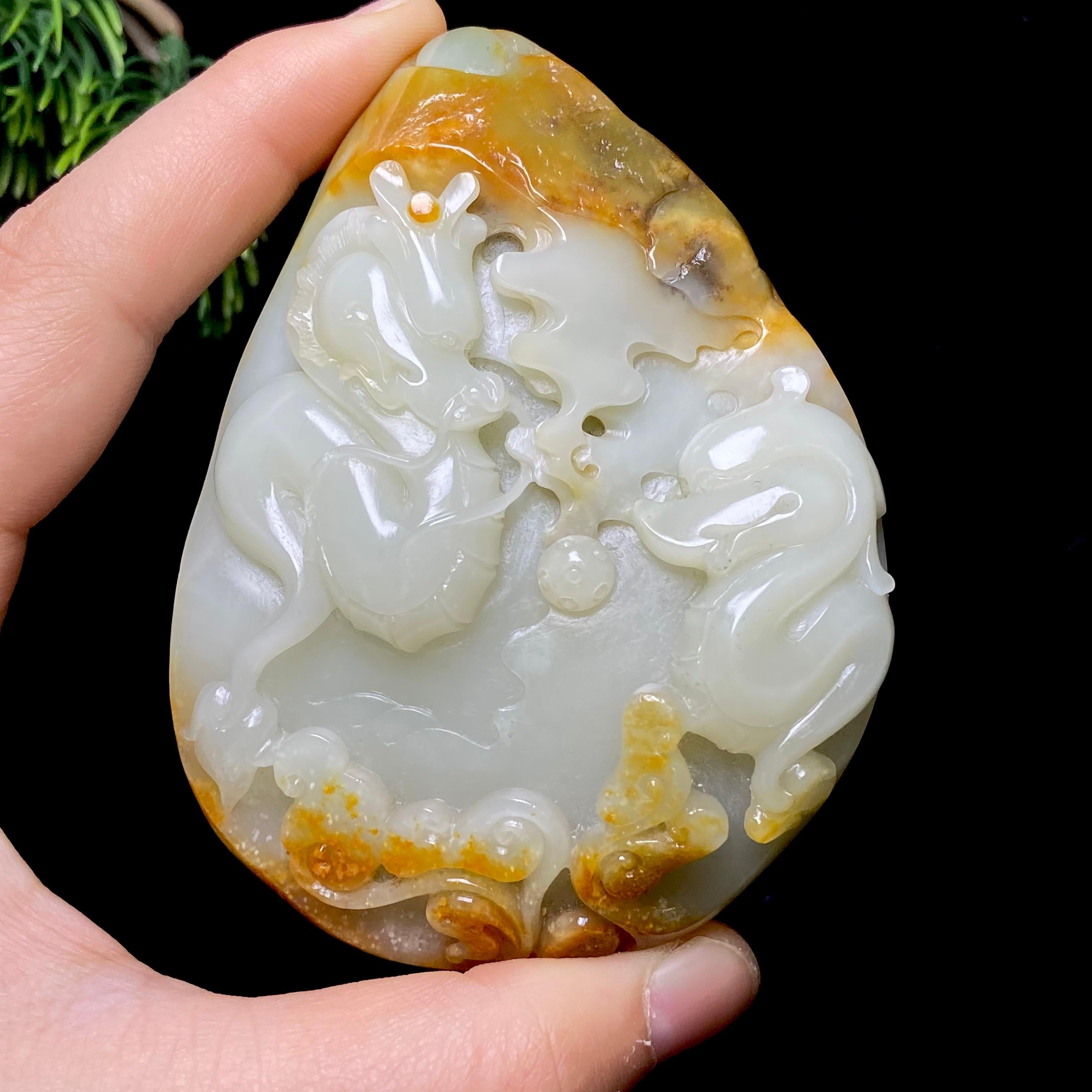 和田玉籽料龙马精神把件（205.6g）