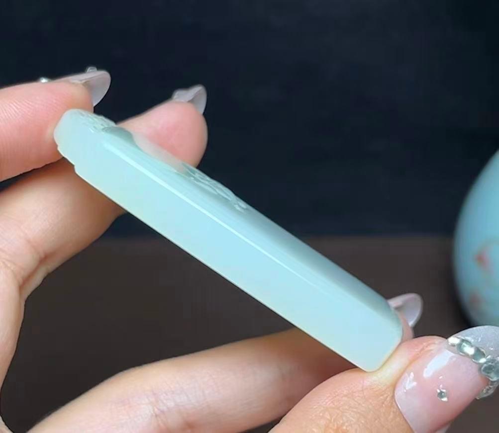 新疆和田玉且末料羊脂玉年年有余平安无事牌（47.8g）
