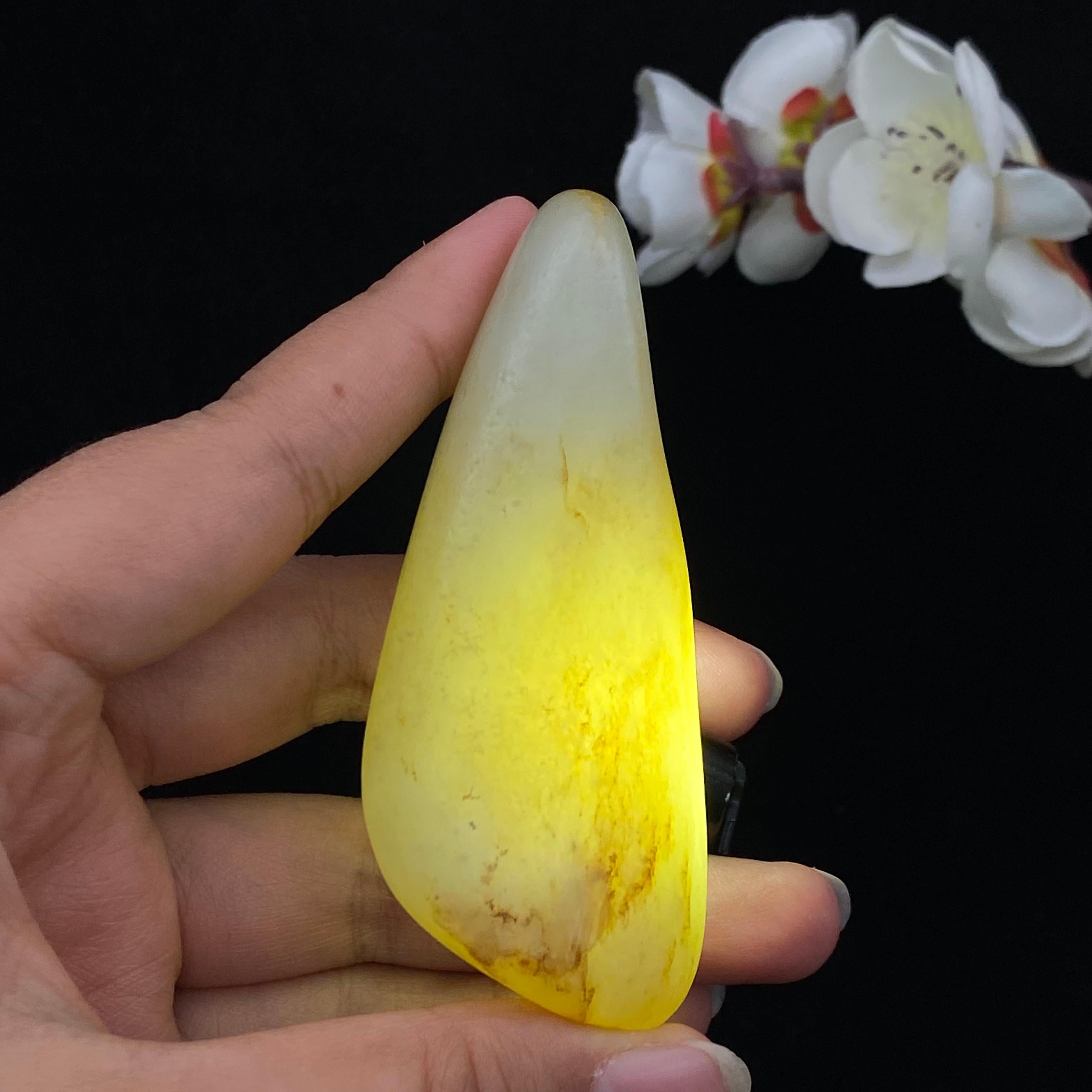 和田玉黄皮籽料原石（84.4g）