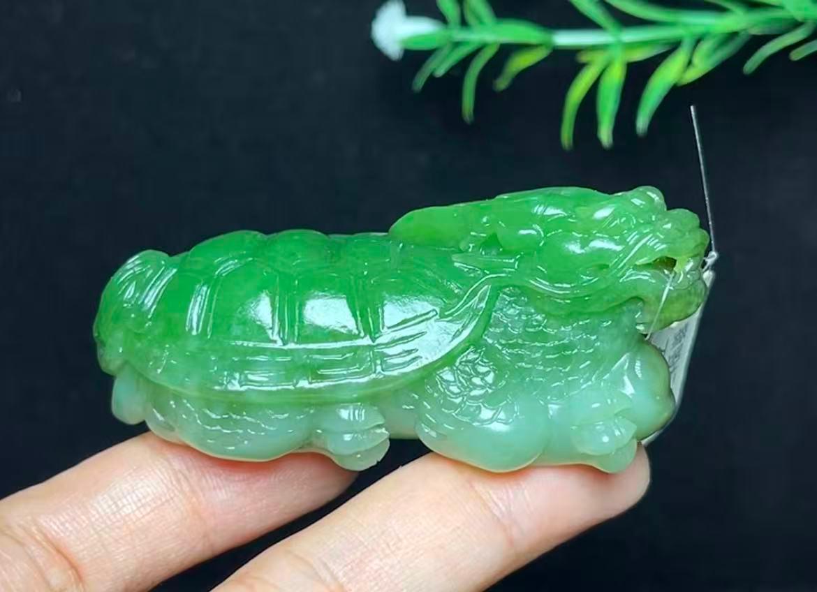 和田玉碧玉特色三色料龙龟手把件（82.4g）