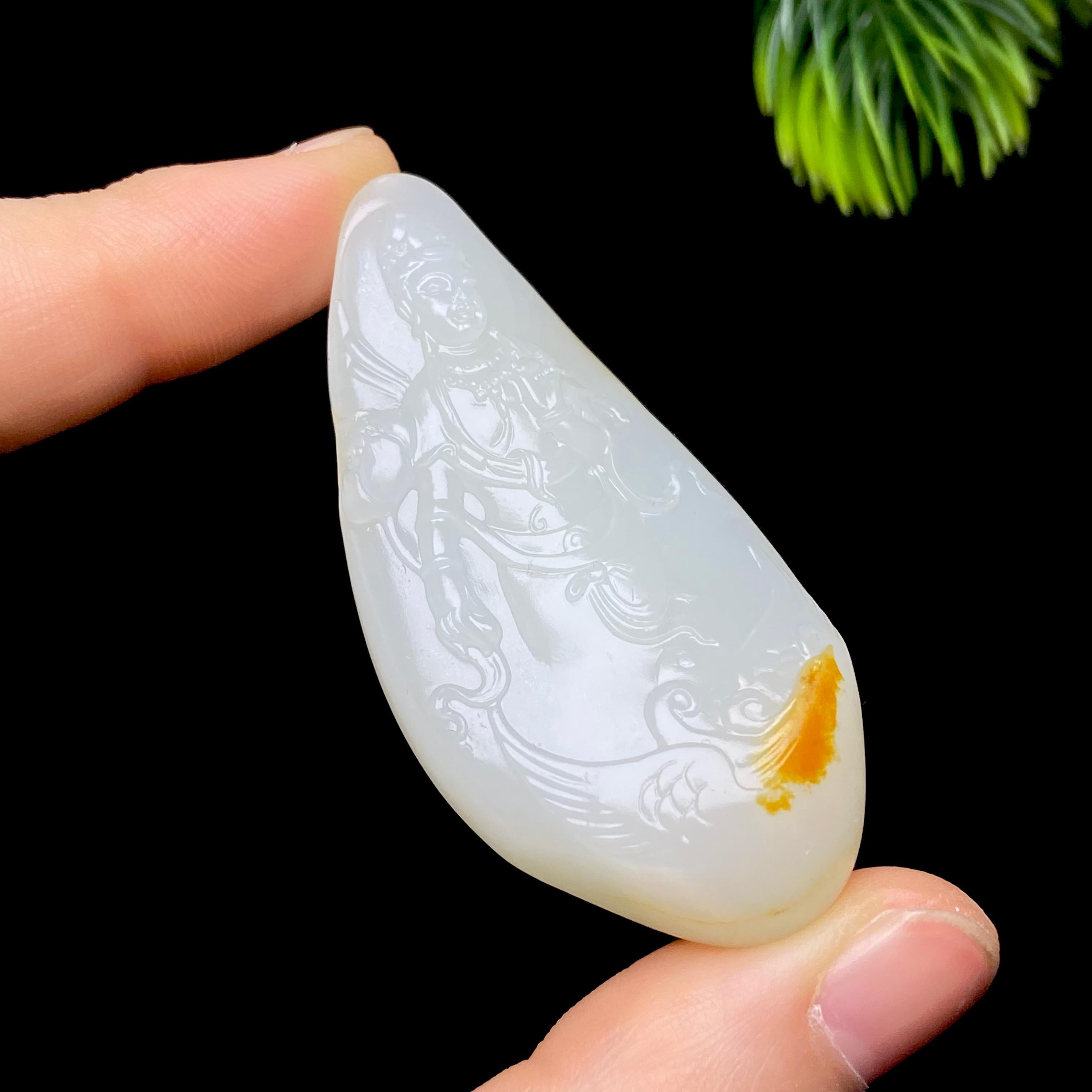 和田玉籽料观音（30.5g）