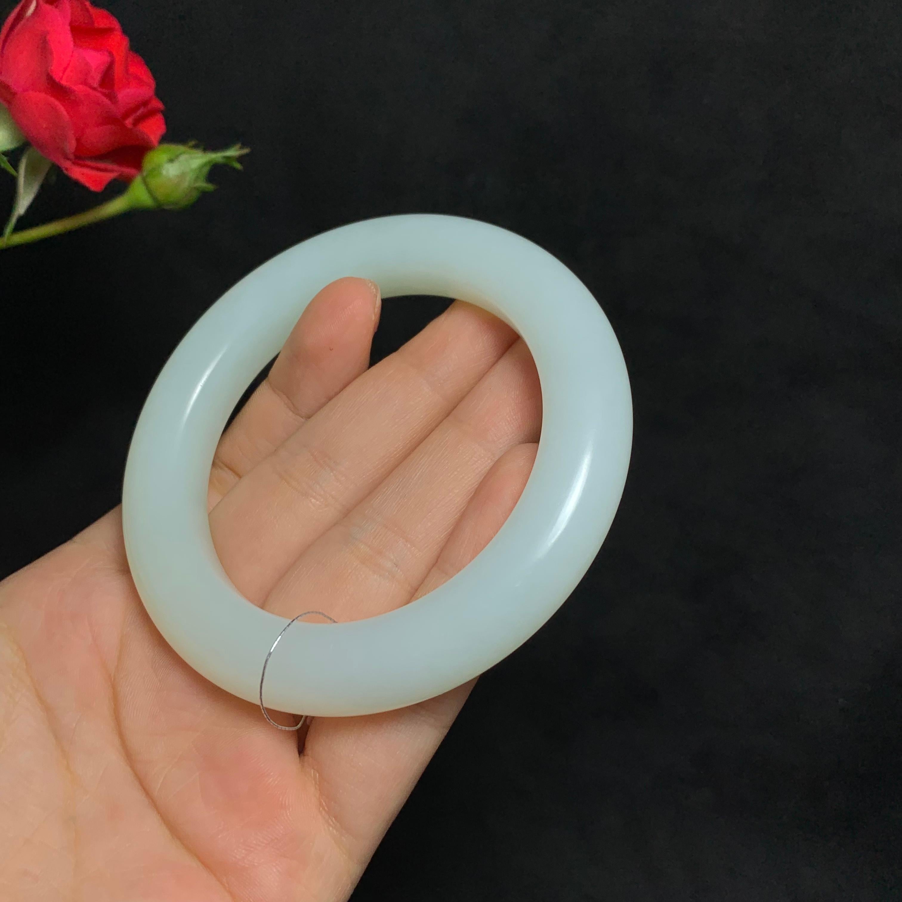 精品和田山料羊脂白玉手镯（75.0g）