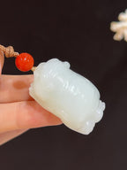 和田玉且末料羊脂玉虎虎生威（27.2g）