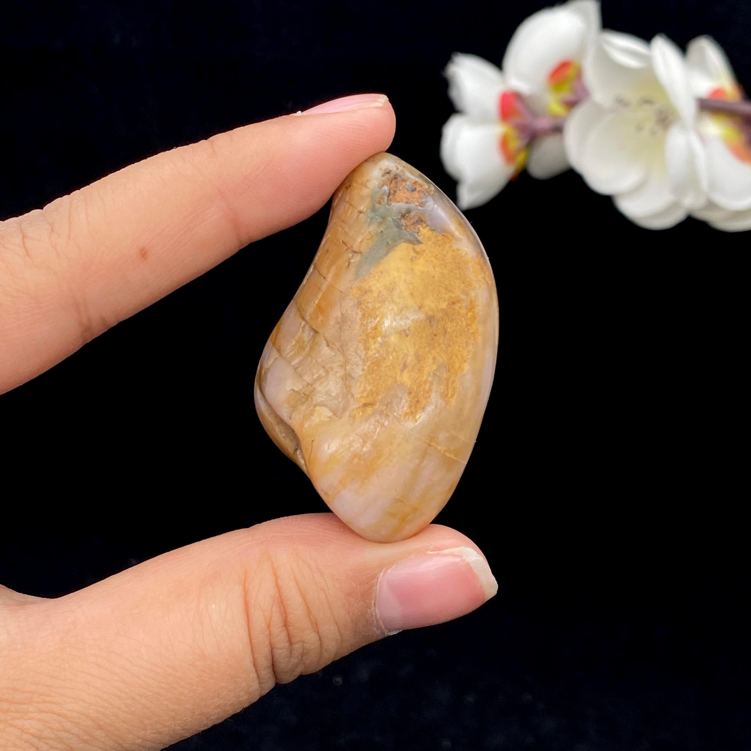 和田玉桃花玉带黄皮籽料挂件（48.8g）