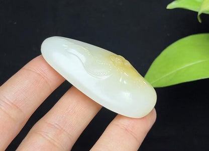 新疆和田玉且末糖羊脂玉观音佛吉祥如意（27.6g）