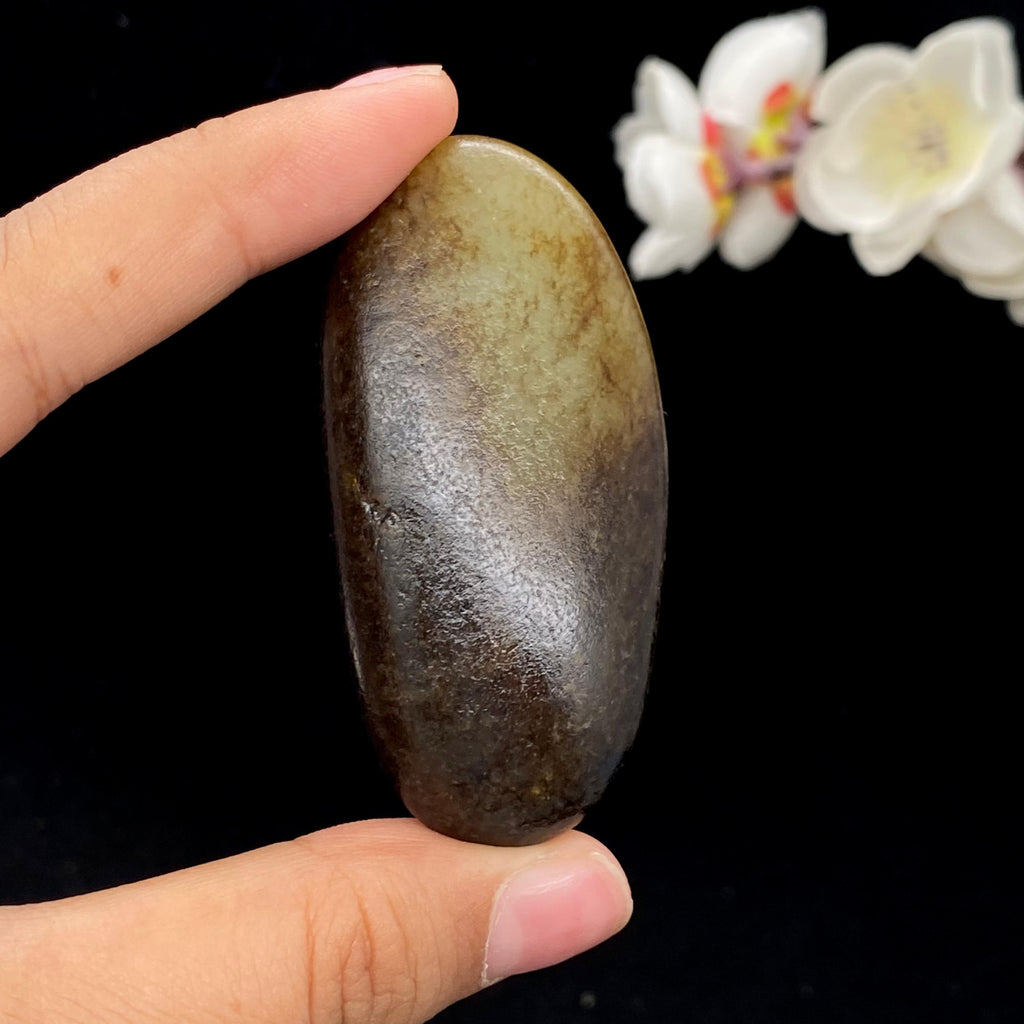 和田玉秋梨黑皮籽料手把件（61.6g）