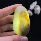 和田玉黄皮带翠籽料（62.7g）