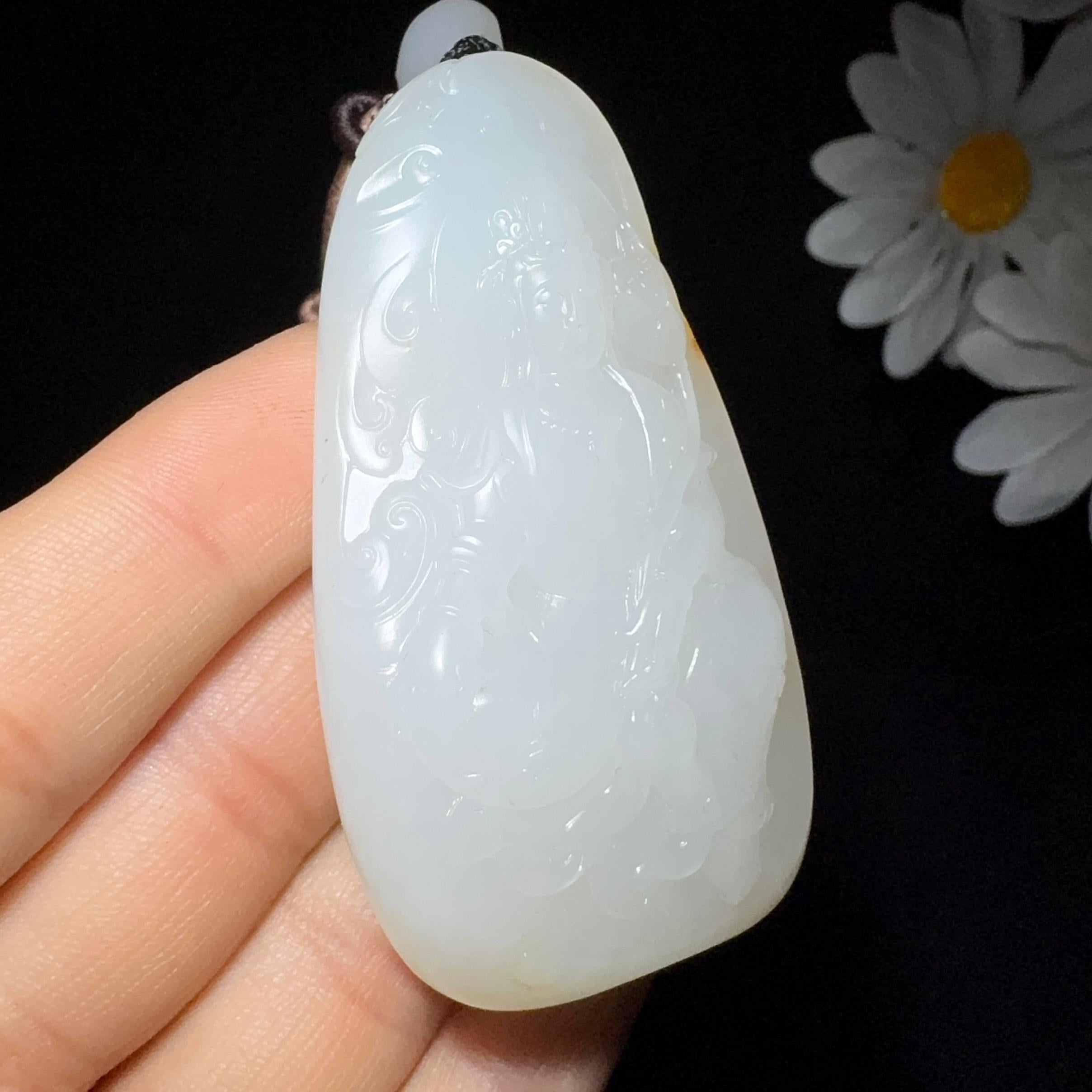 和田玉籽料羊脂白玉大势至菩萨（66.8g）