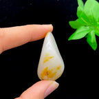 和田玉聚黄皮青花底籽料挂件（45g）