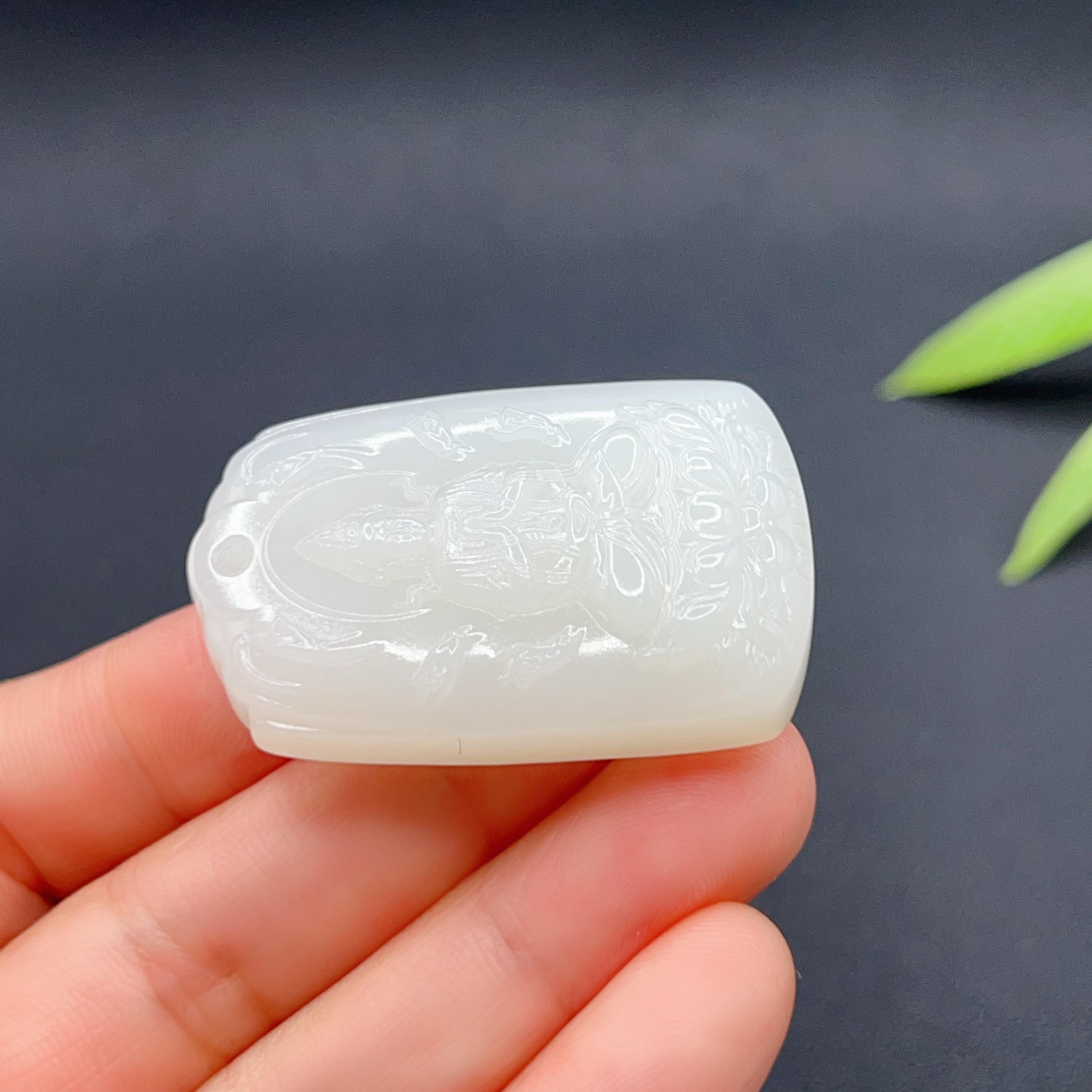 和田玉羊脂白玉千手观音玉牌（29.25g）