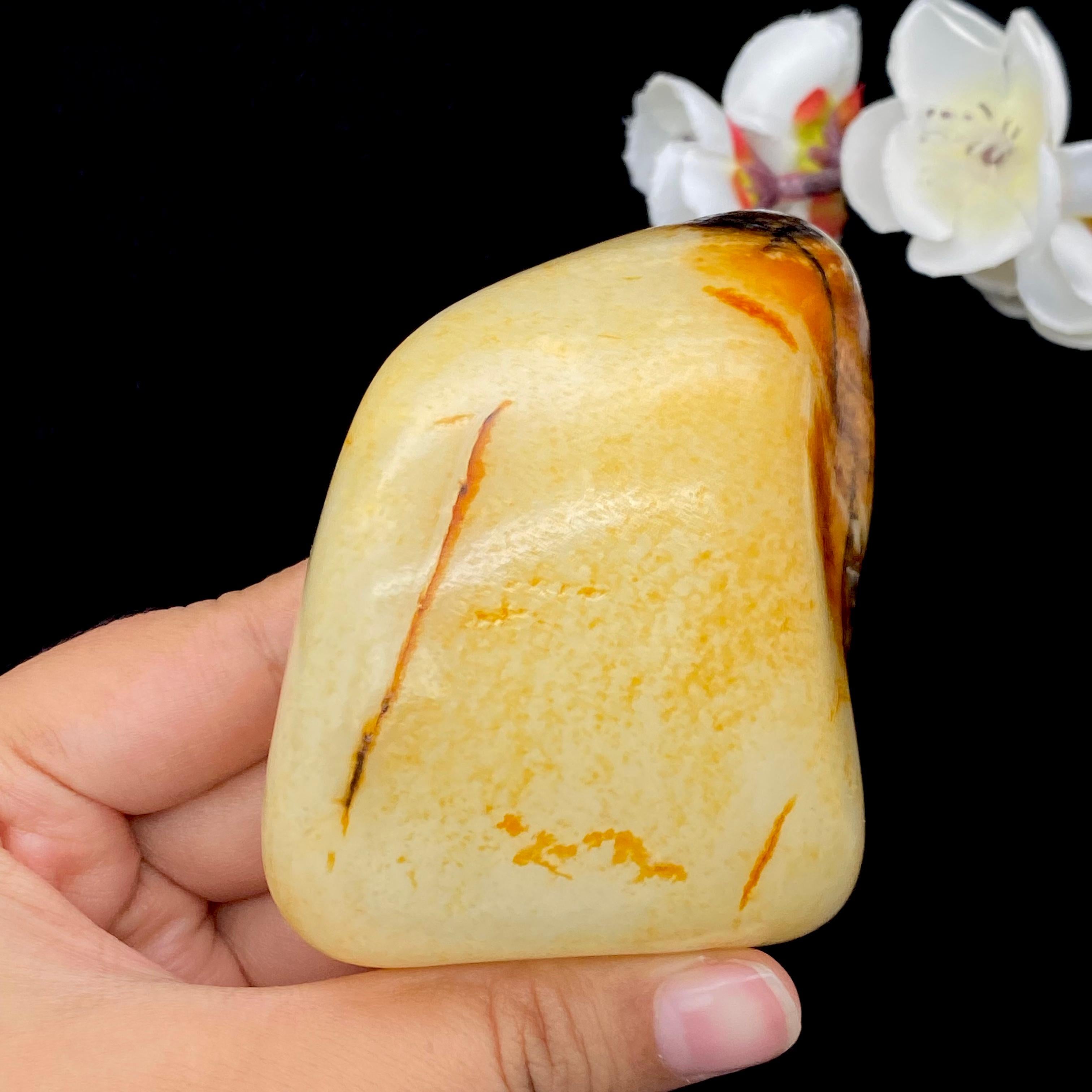 和田玉聚红皮籽料原石（401.3g）