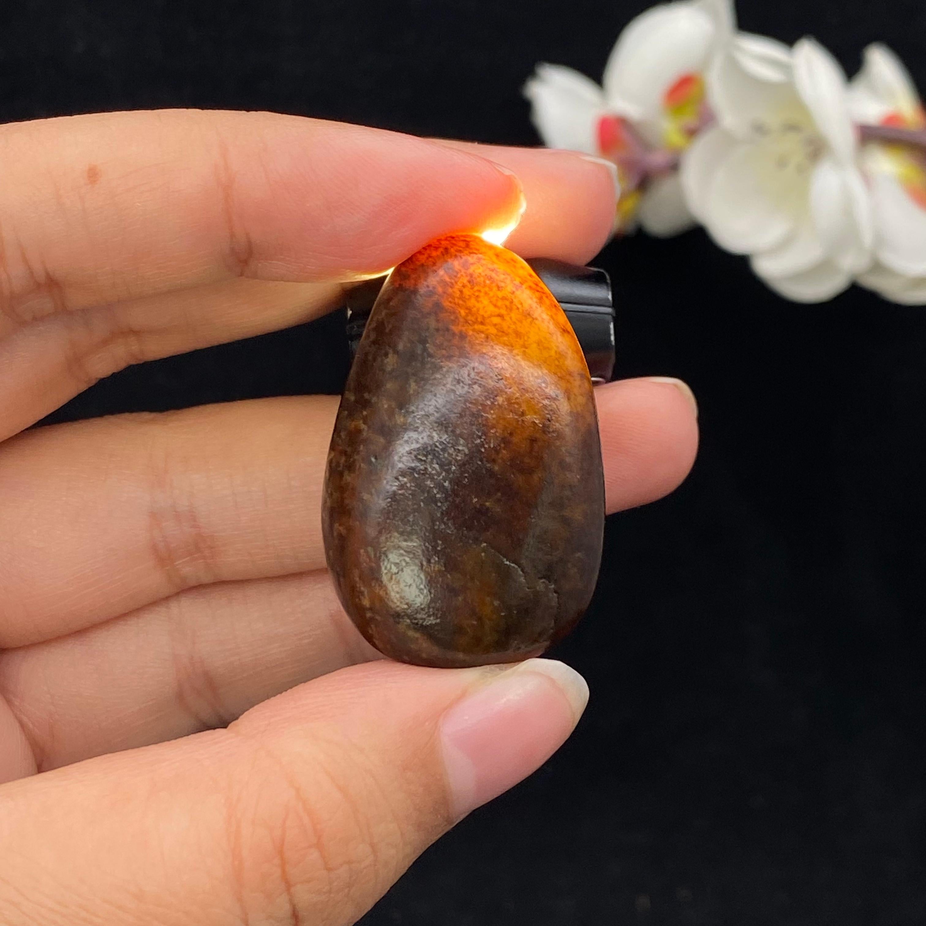 和田玉黄沁皮籽料挂件（20g）