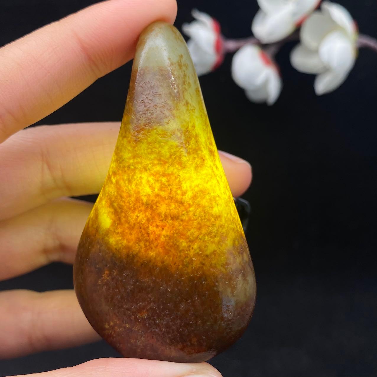 和田玉聚红皮籽料挂件（43.8g）