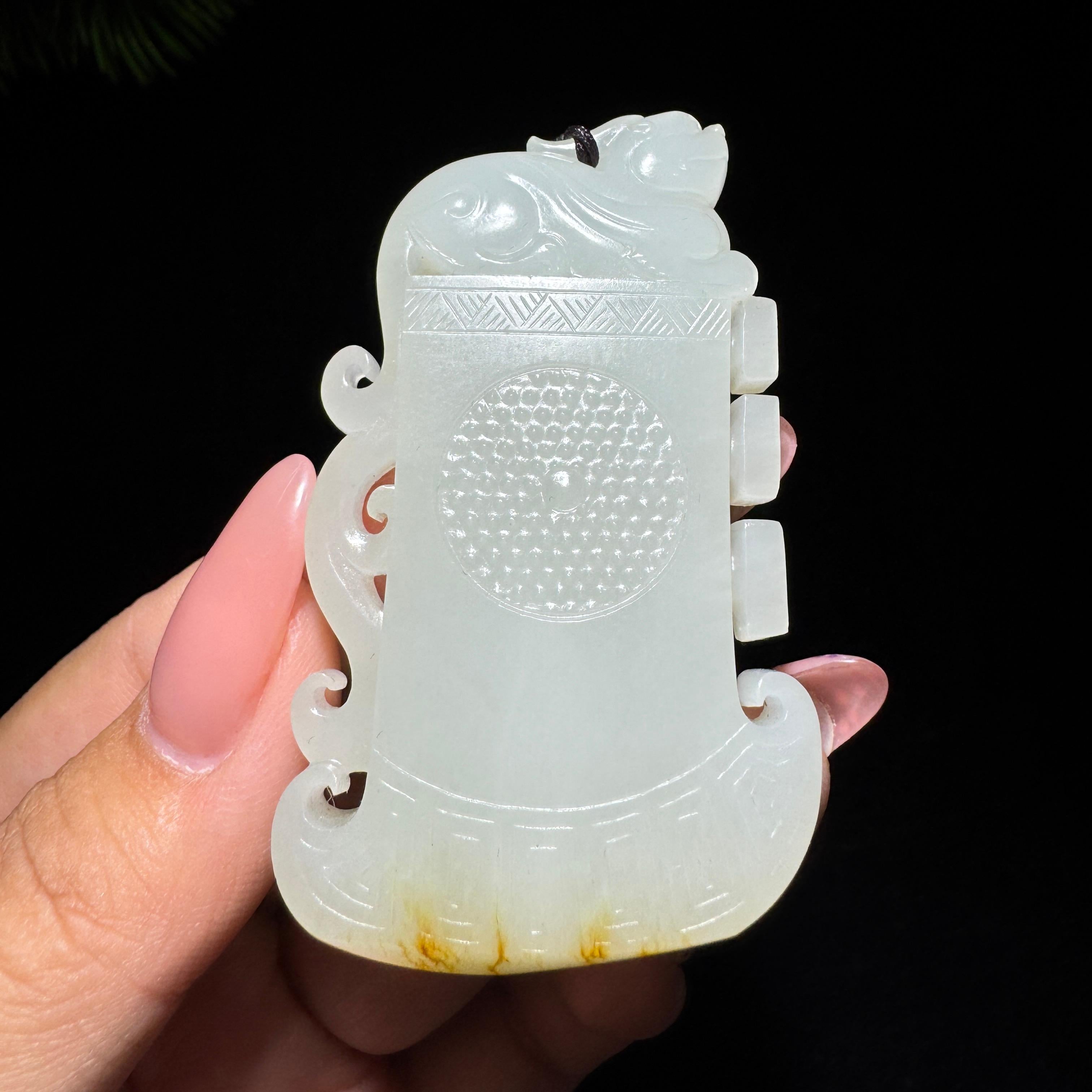 和田玉籽料白玉府上有龙（54.5g）