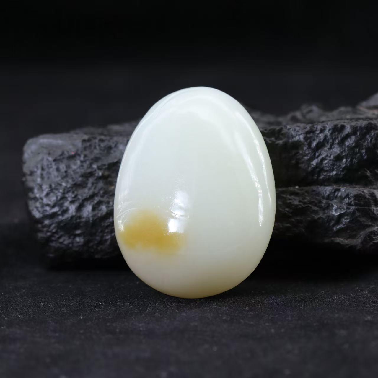 和田玉糖白喜上眉梢玉牌（48.2g）
