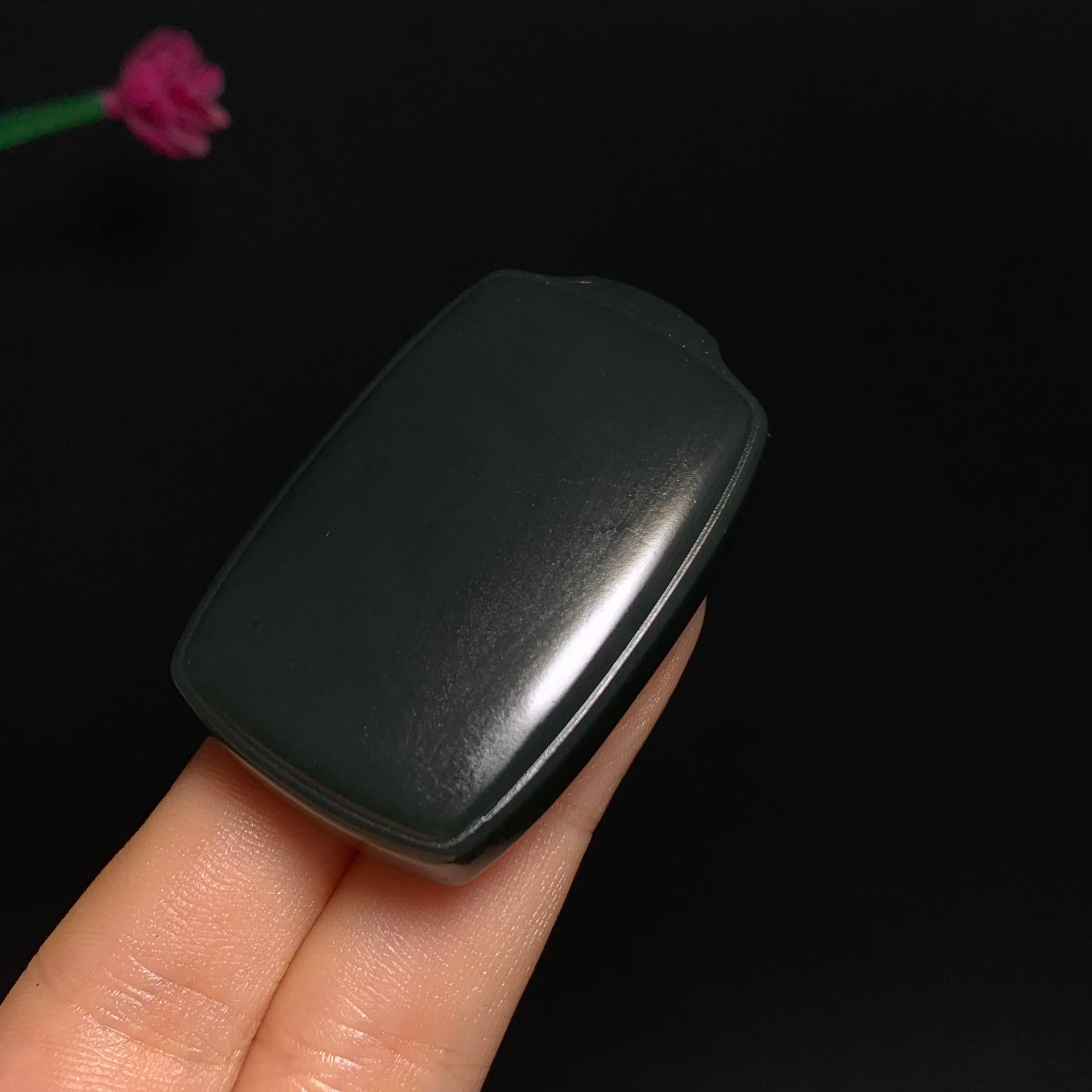 精品和田玉山料黑青平安无事牌（42.0g）