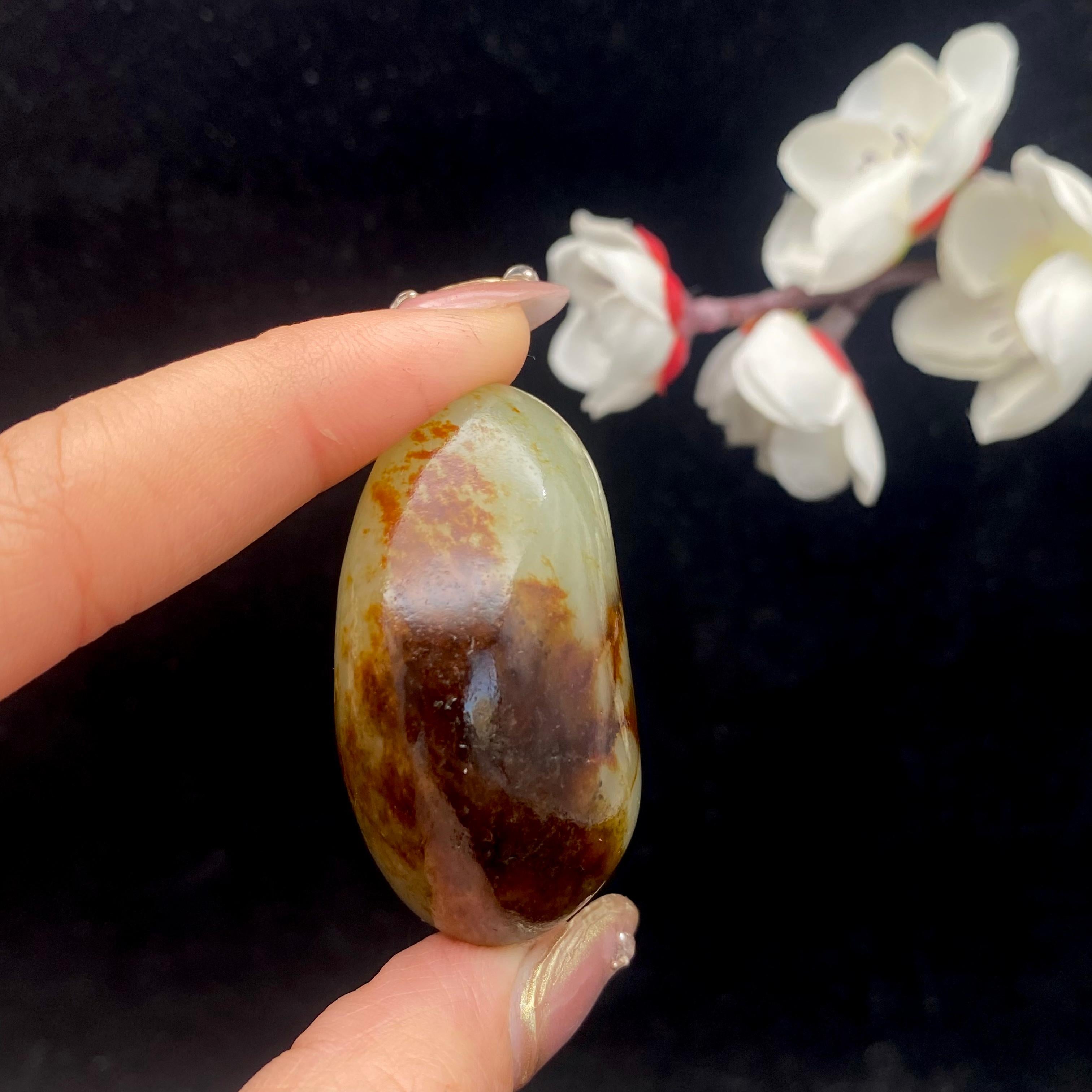 和田玉聚红皮籽料原石（49.1g）