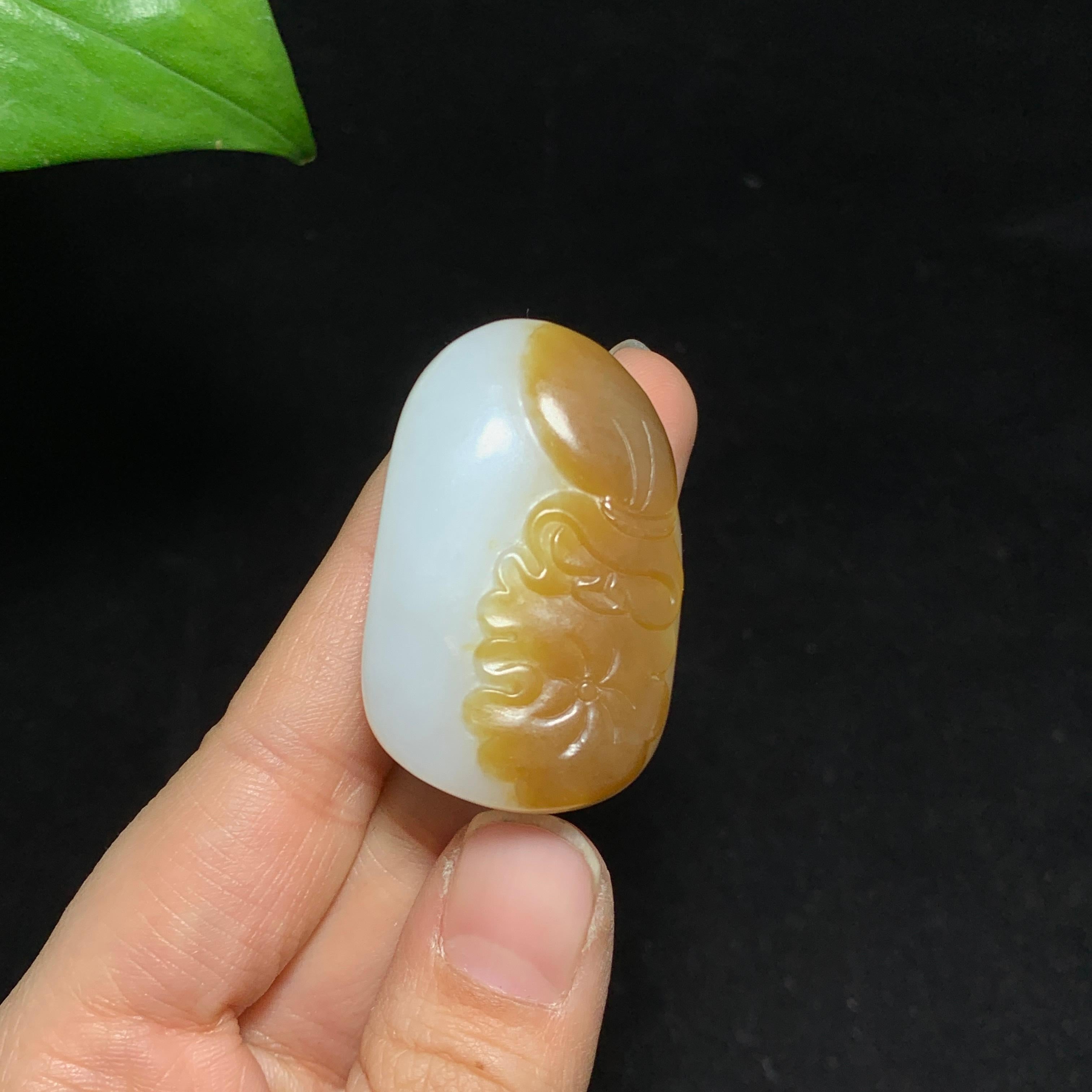 收藏级新疆且末糖羊脂白玉佛公挂件（36.2g）