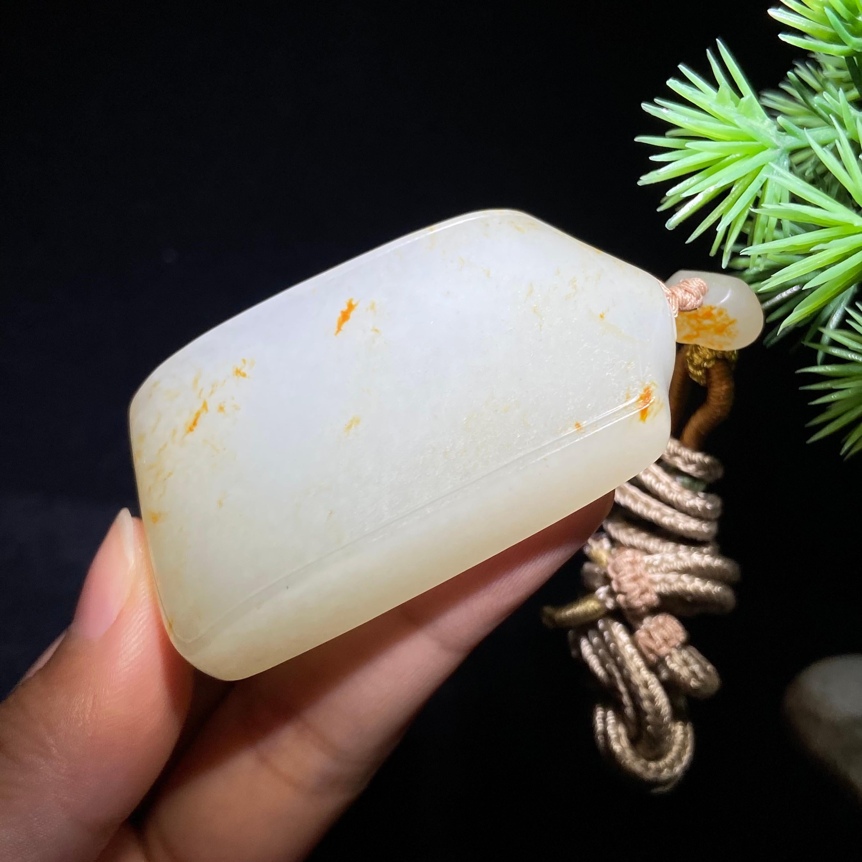 和田玉籽料无事牌（52.8g）