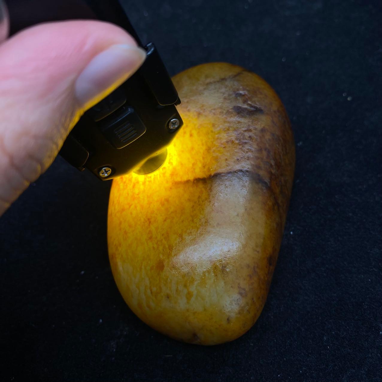 和田玉洒红皮籽料原石（163.3g）