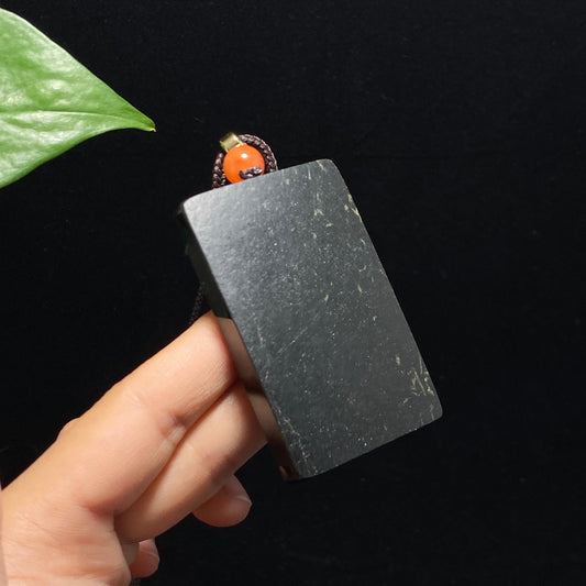 和田玉籽料黑青无事牌挂件（65.0g）