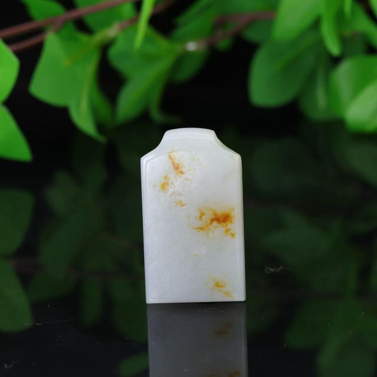 和田玉洒金皮籽料无事牌（27.7g）