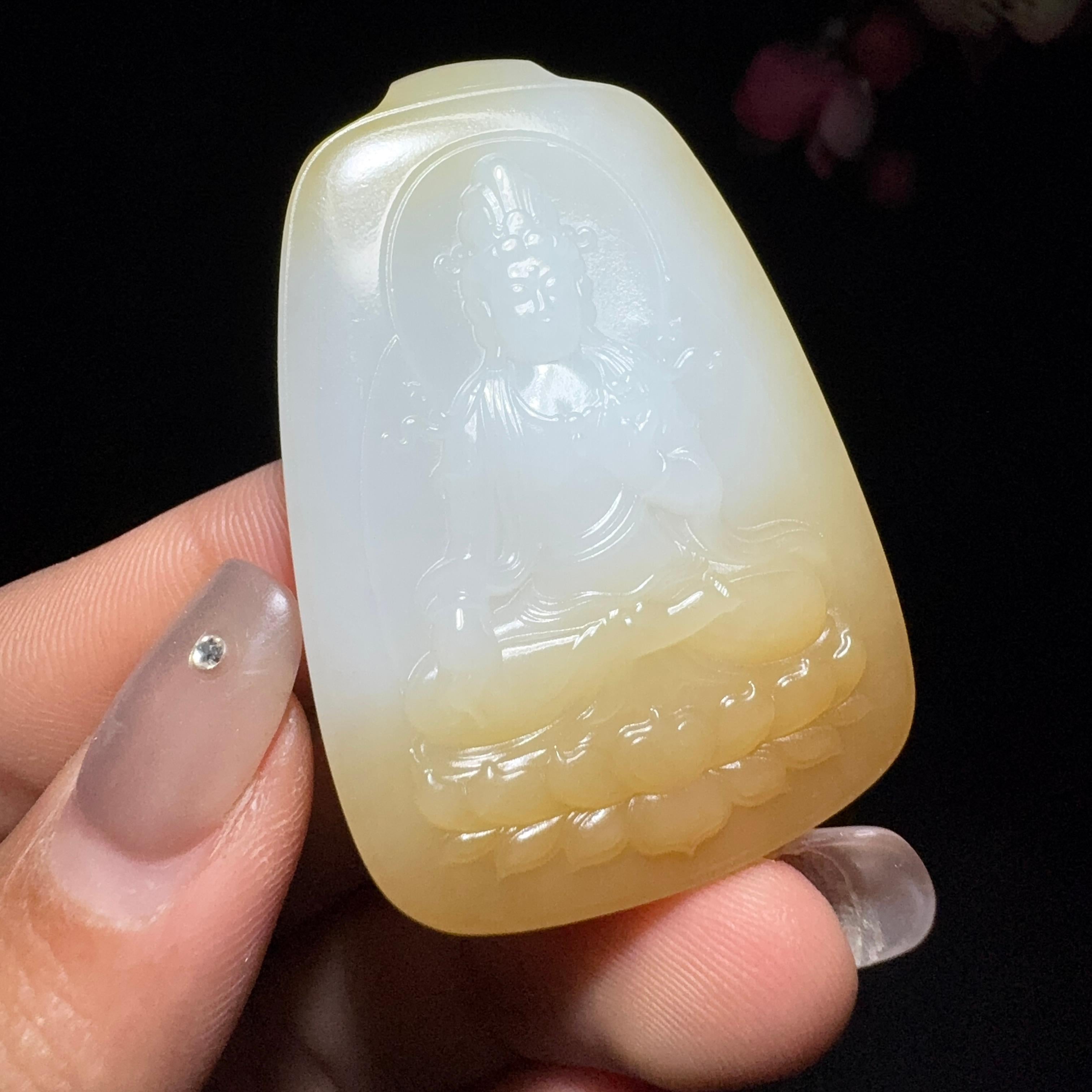 和田玉糖白挂件莲花观音（37.8g）
