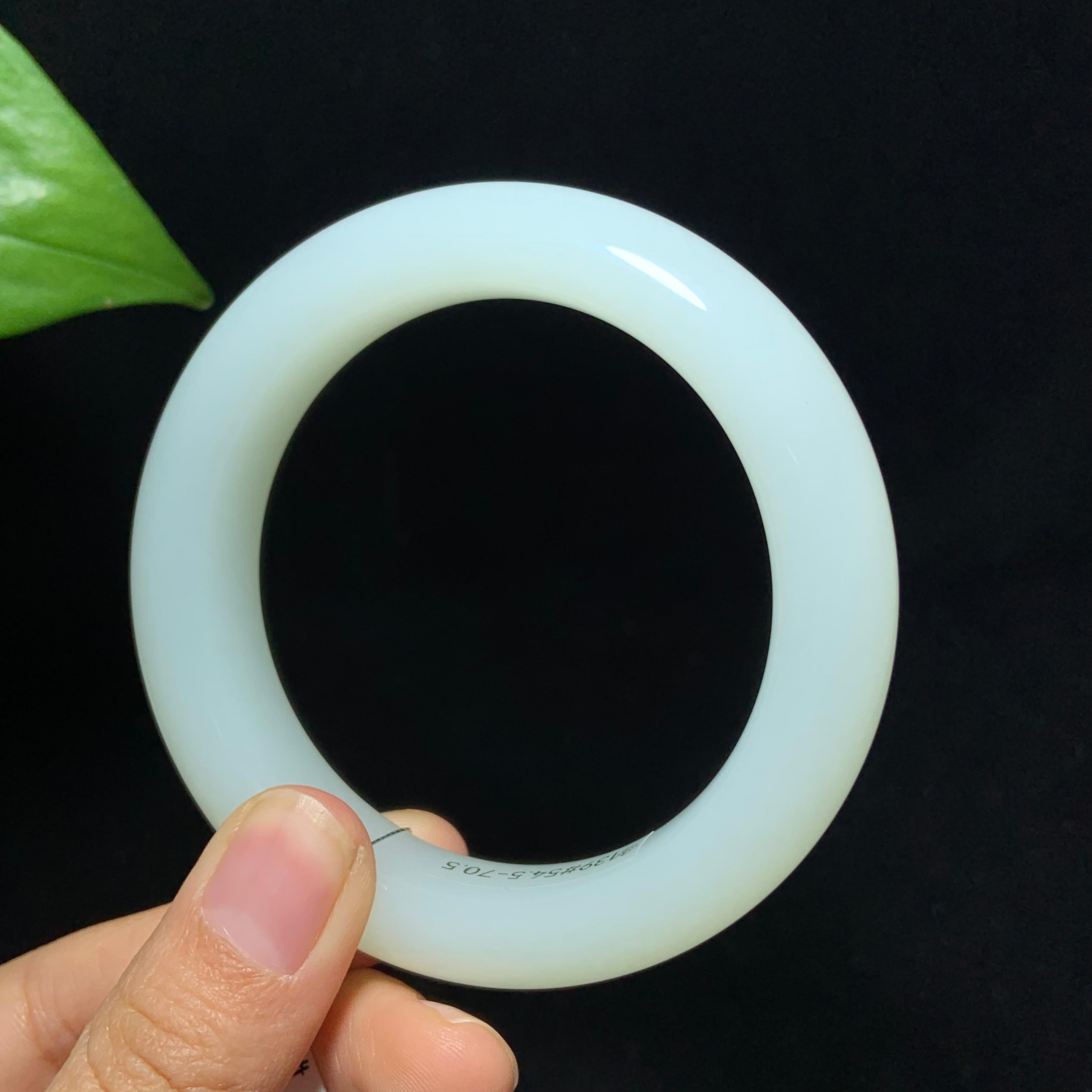 传承级和田山料羊脂白玉手镯（70.6g）