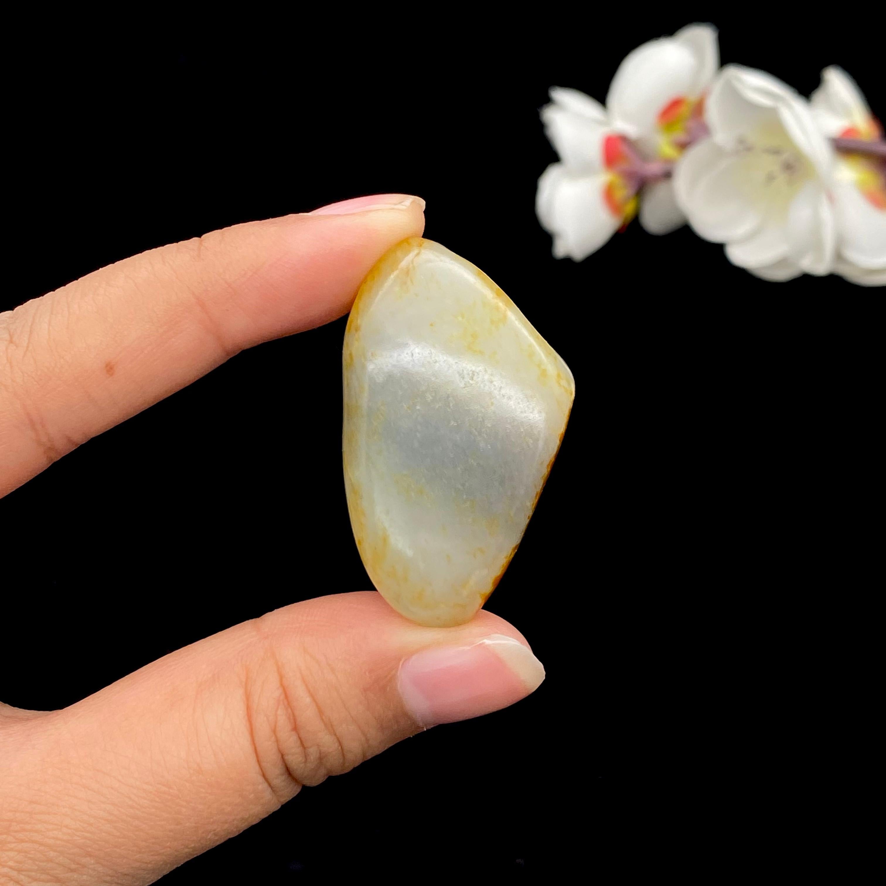 和田玉聚红皮青花底籽料挂件（19.5g）