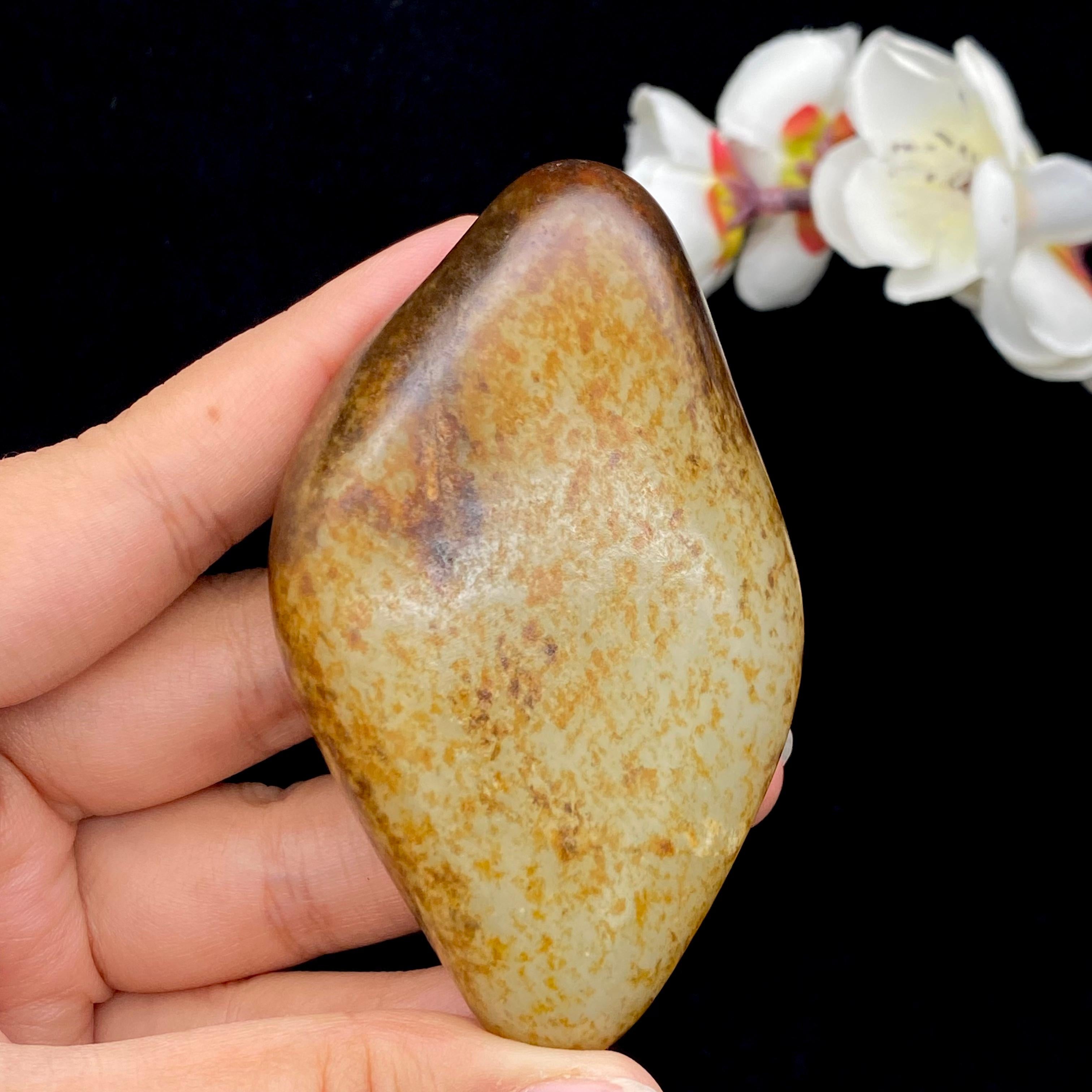 和田玉洒红皮籽料手把件（123g）