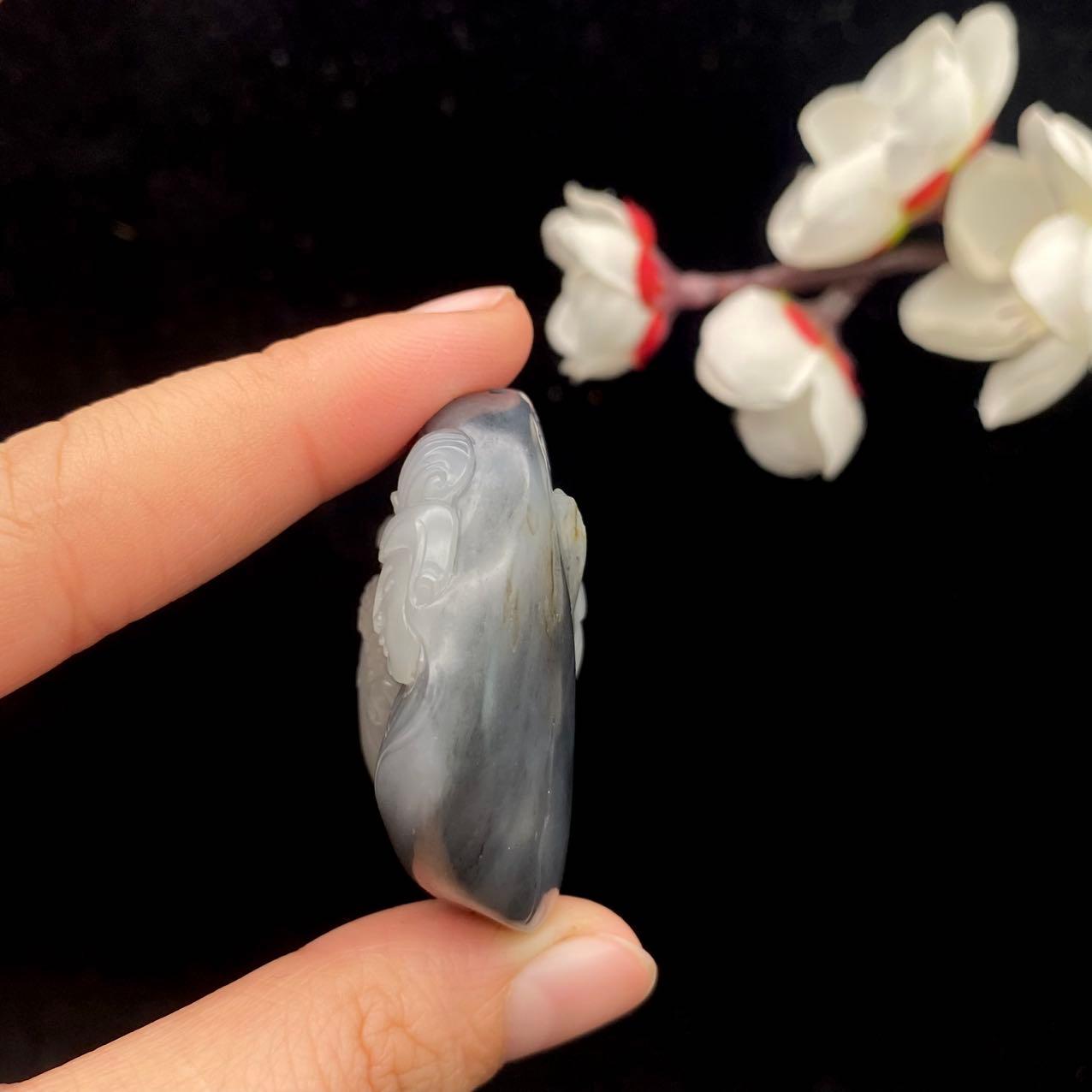 和田玉青花籽料【观音头】（41.5g）