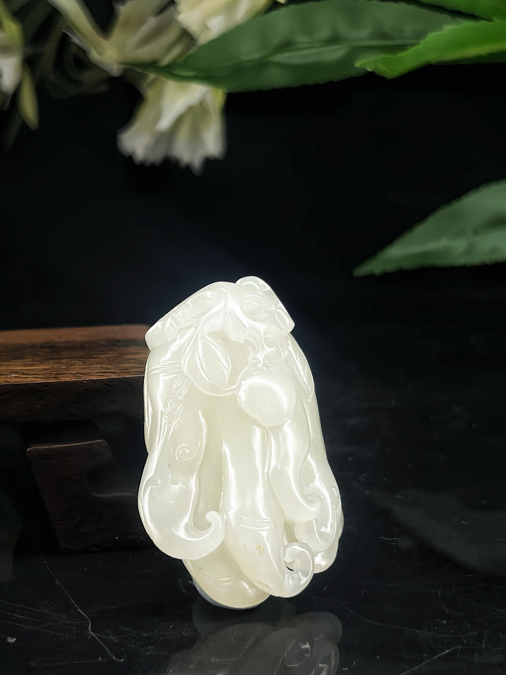 籽料佛手（带翠）挂件（43.6g）