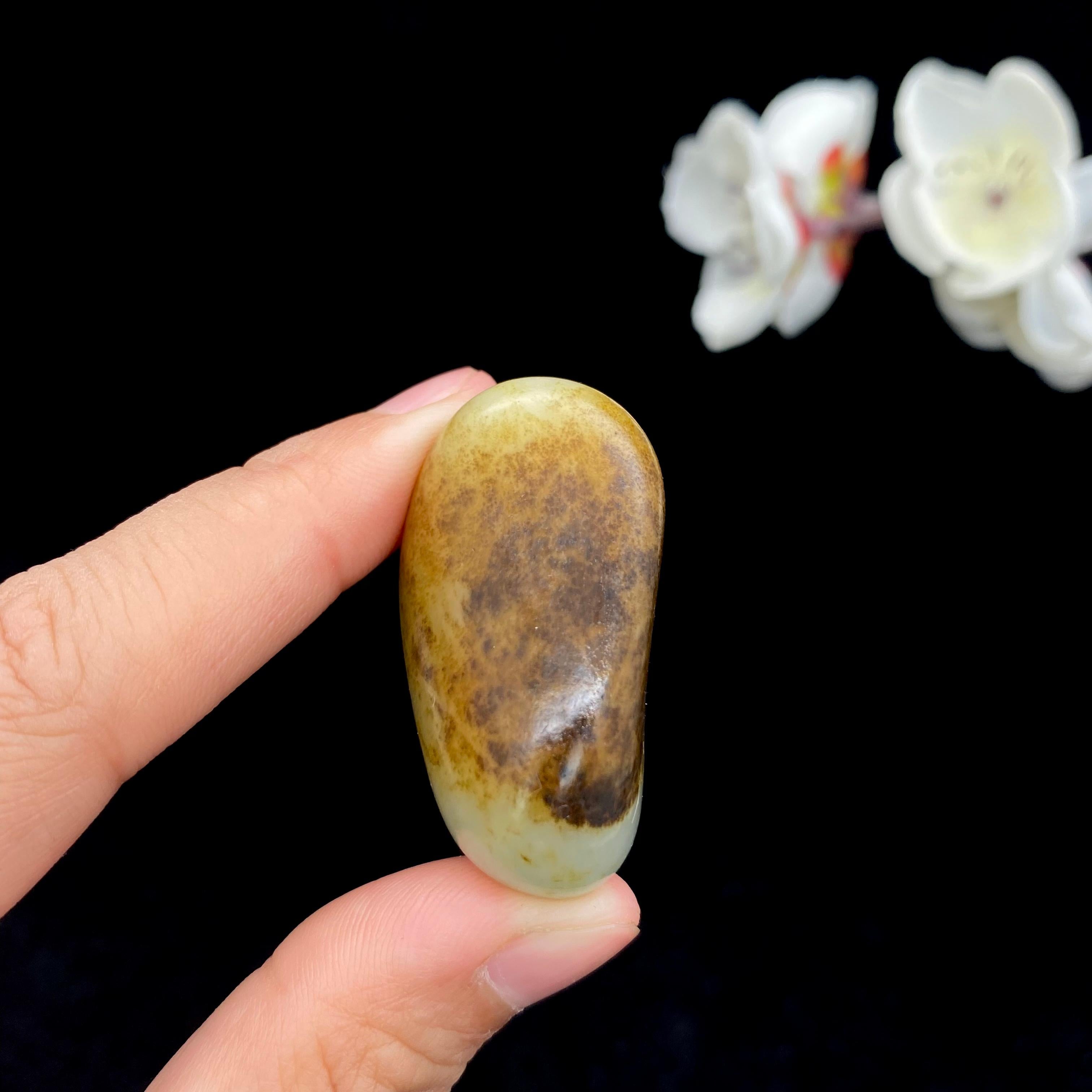 和田玉秋梨皮籽料原石（31.9g）