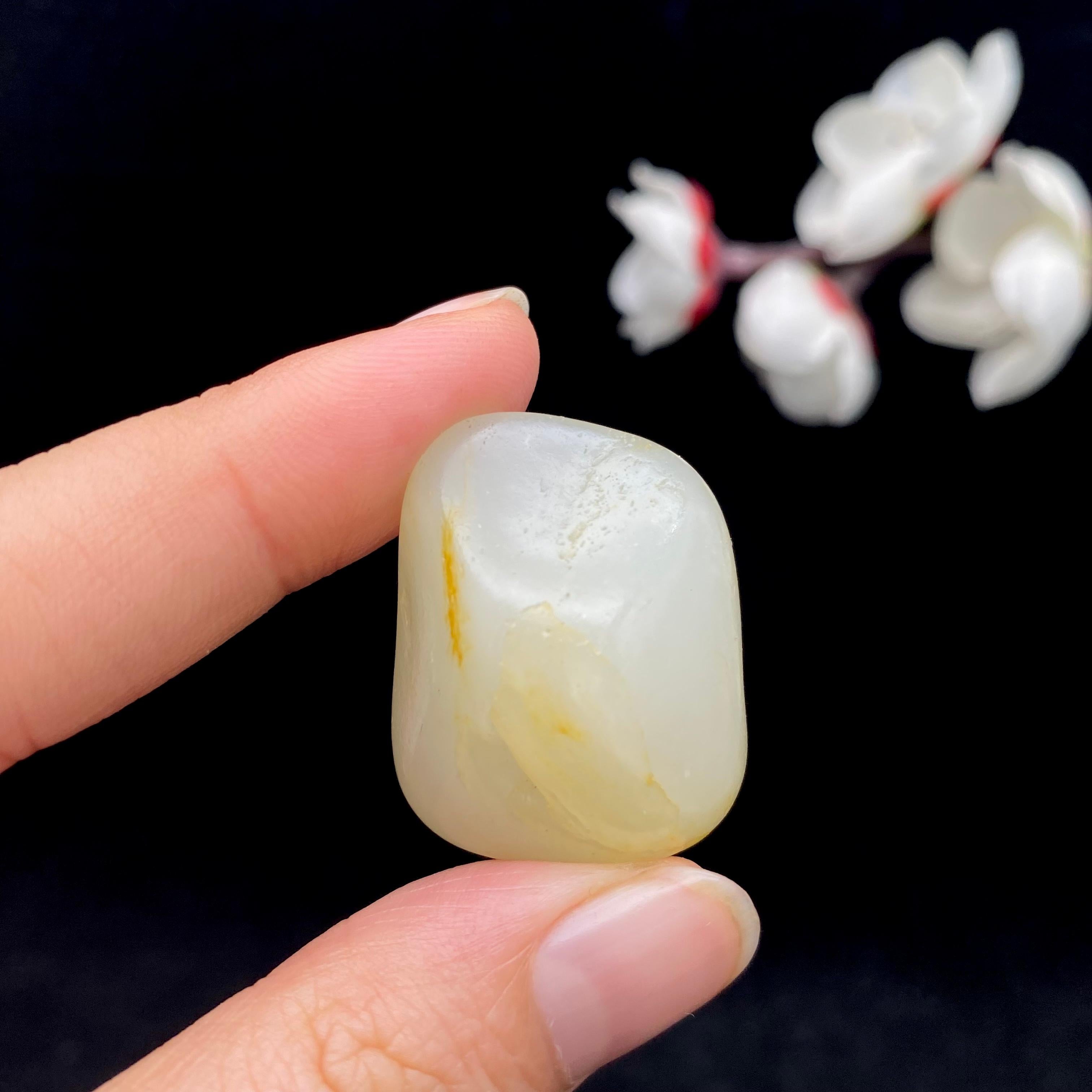 和田玉黄皮籽料小挂件（16.3g）