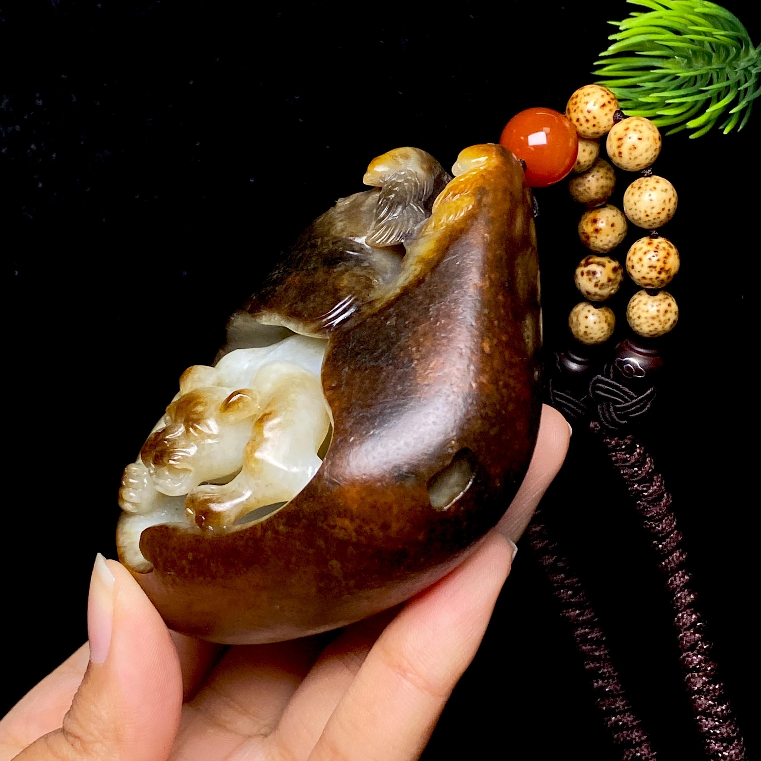 籽料雕件– 厚德载玉