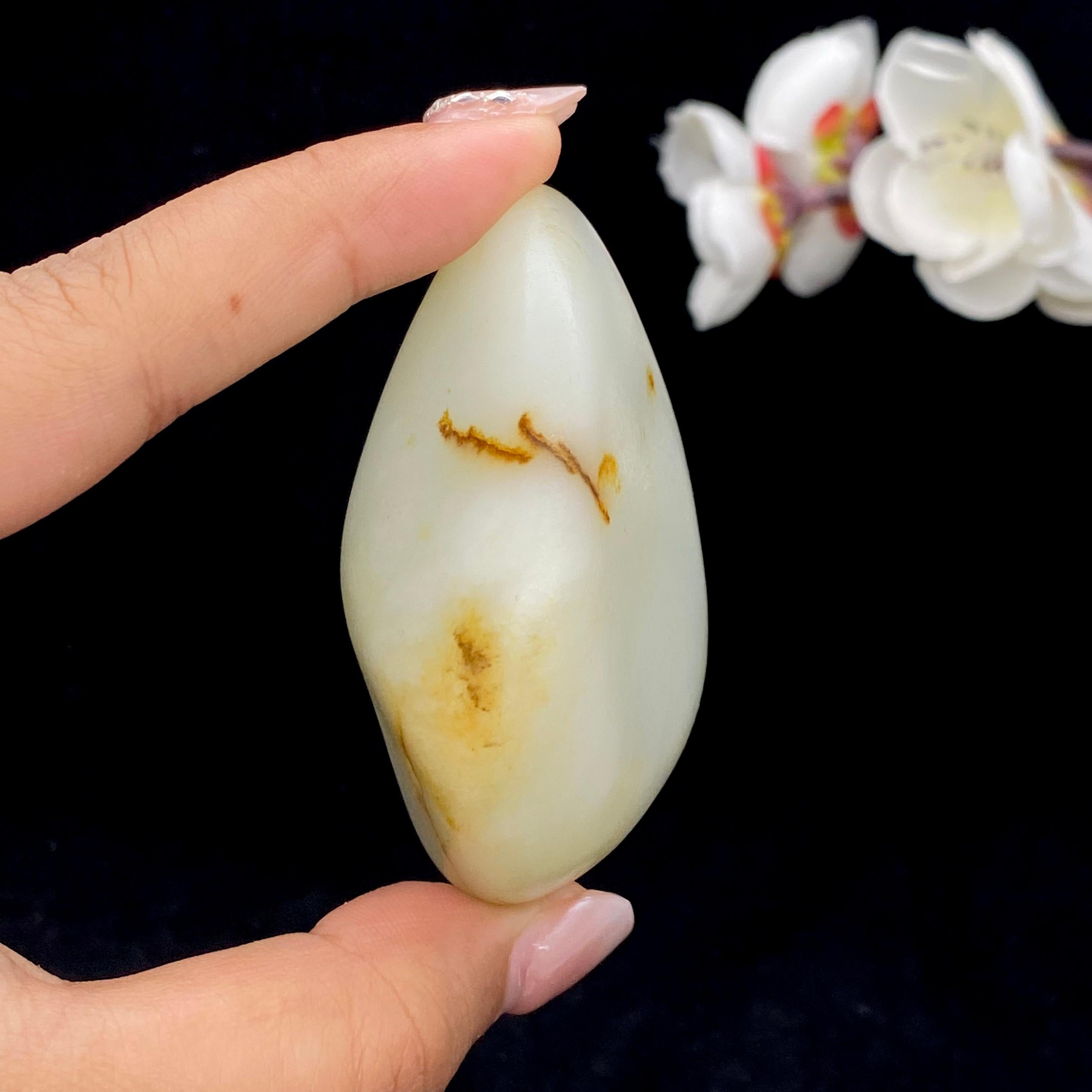 和田玉洒金皮籽料手把件（98.8g）