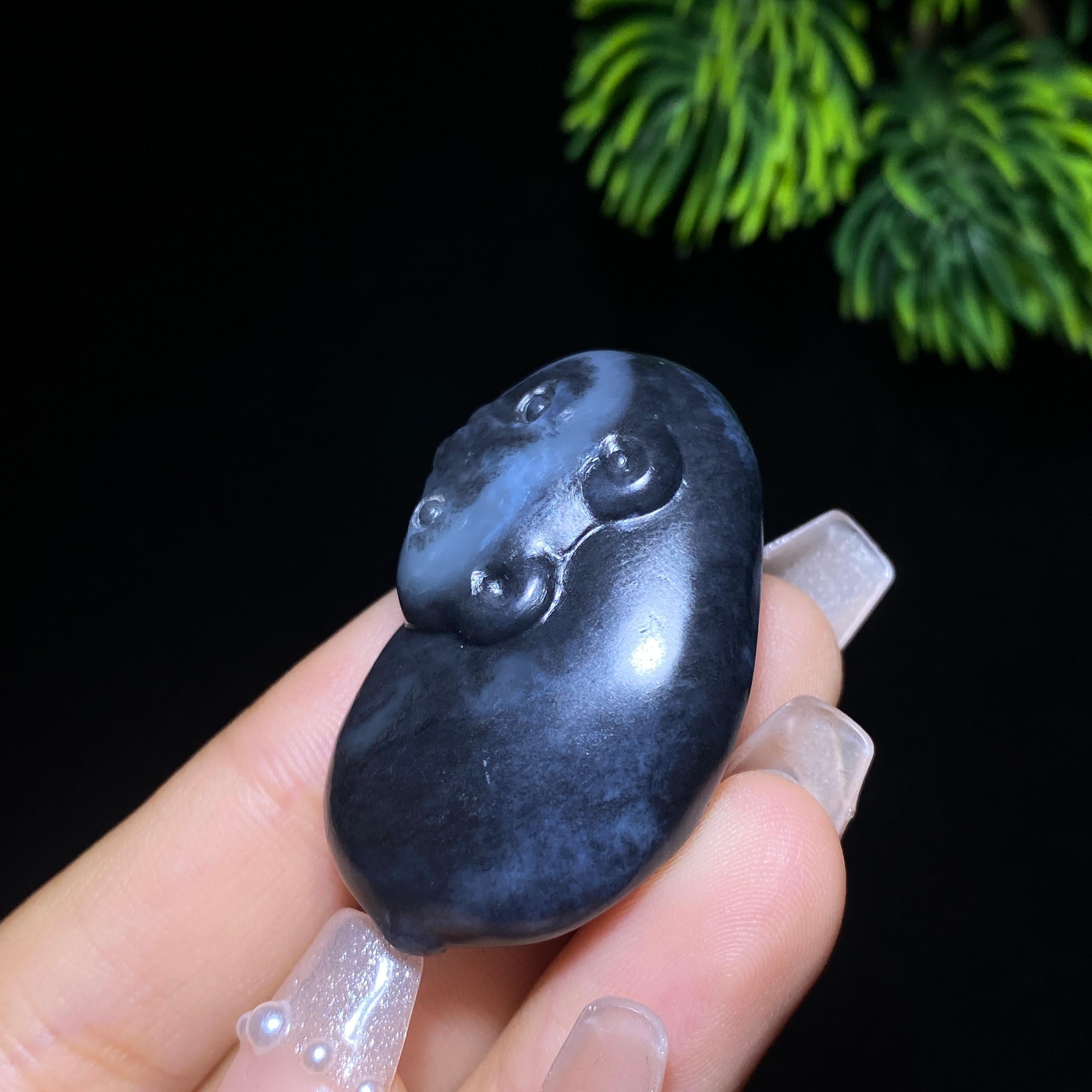 和田玉籽料青花猫挂件（18.6g）
