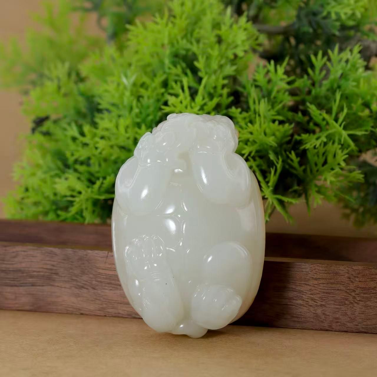 和田玉洒金皮白玉籽料龙龟雕件（123.6g）
