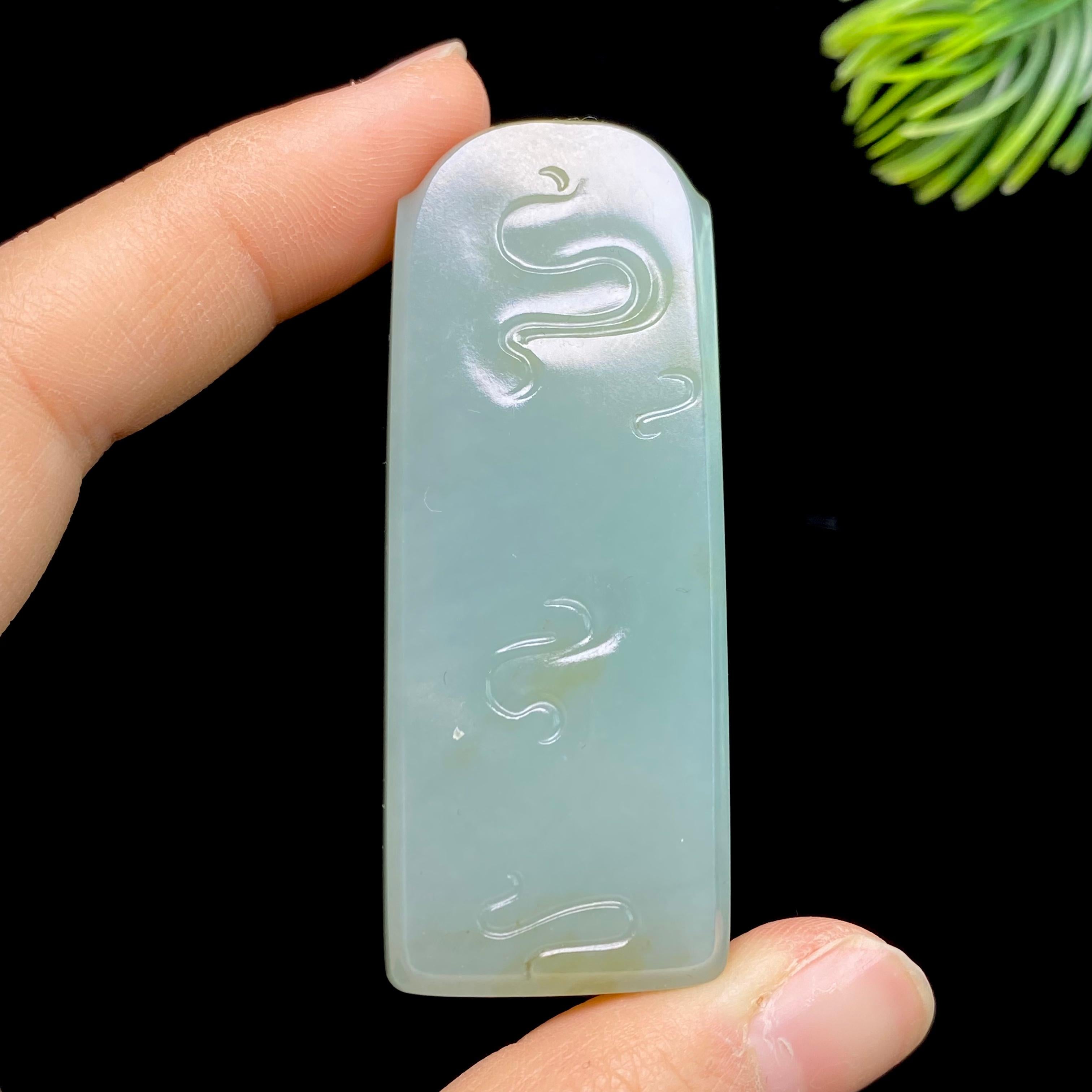 和田玉籽料且末蓝龙行天下（49.6g）