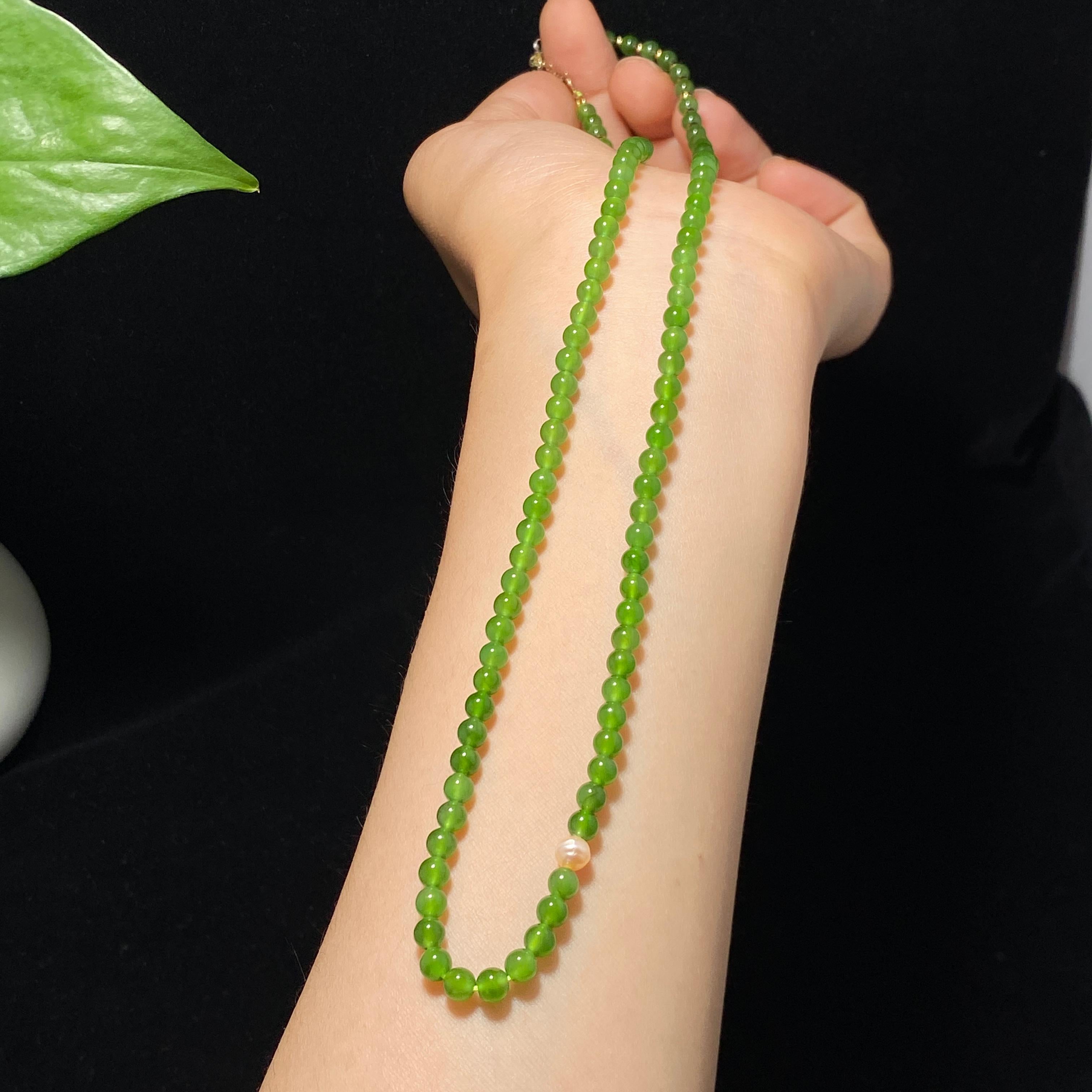 精品和田碧玉苹果绿米珠多圈手串（12.0g）