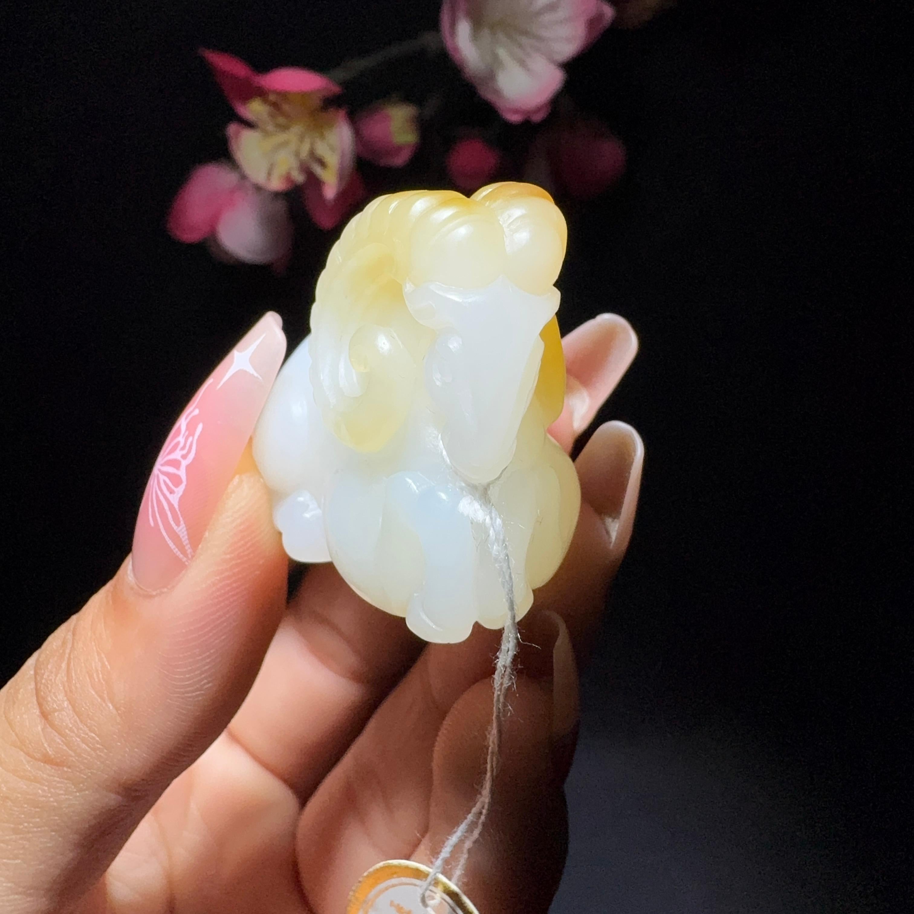 和田玉糖白挂件羊（29.4g）