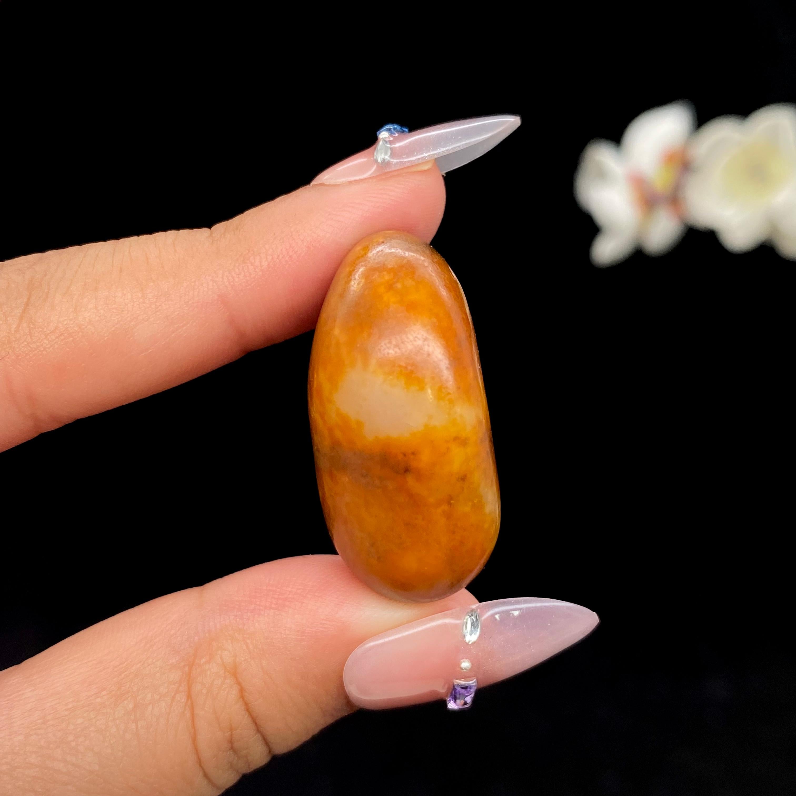 和田玉黄沁皮籽料挂件（16.6g）