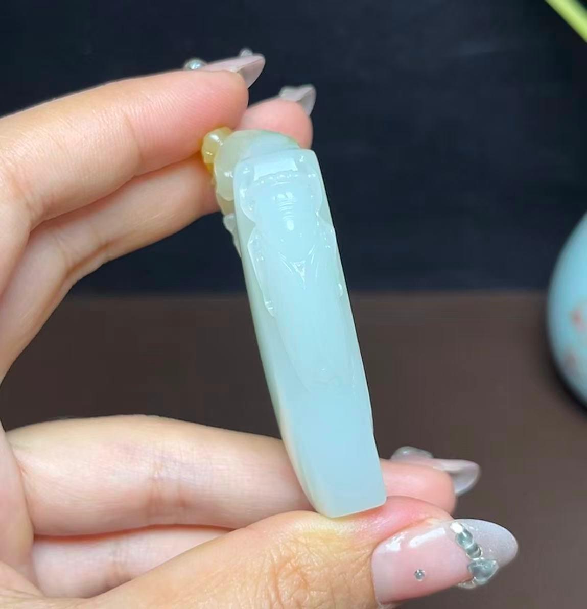 新疆和田玉且末糖一鸣惊人金蝉平安无事牌（55.0g）