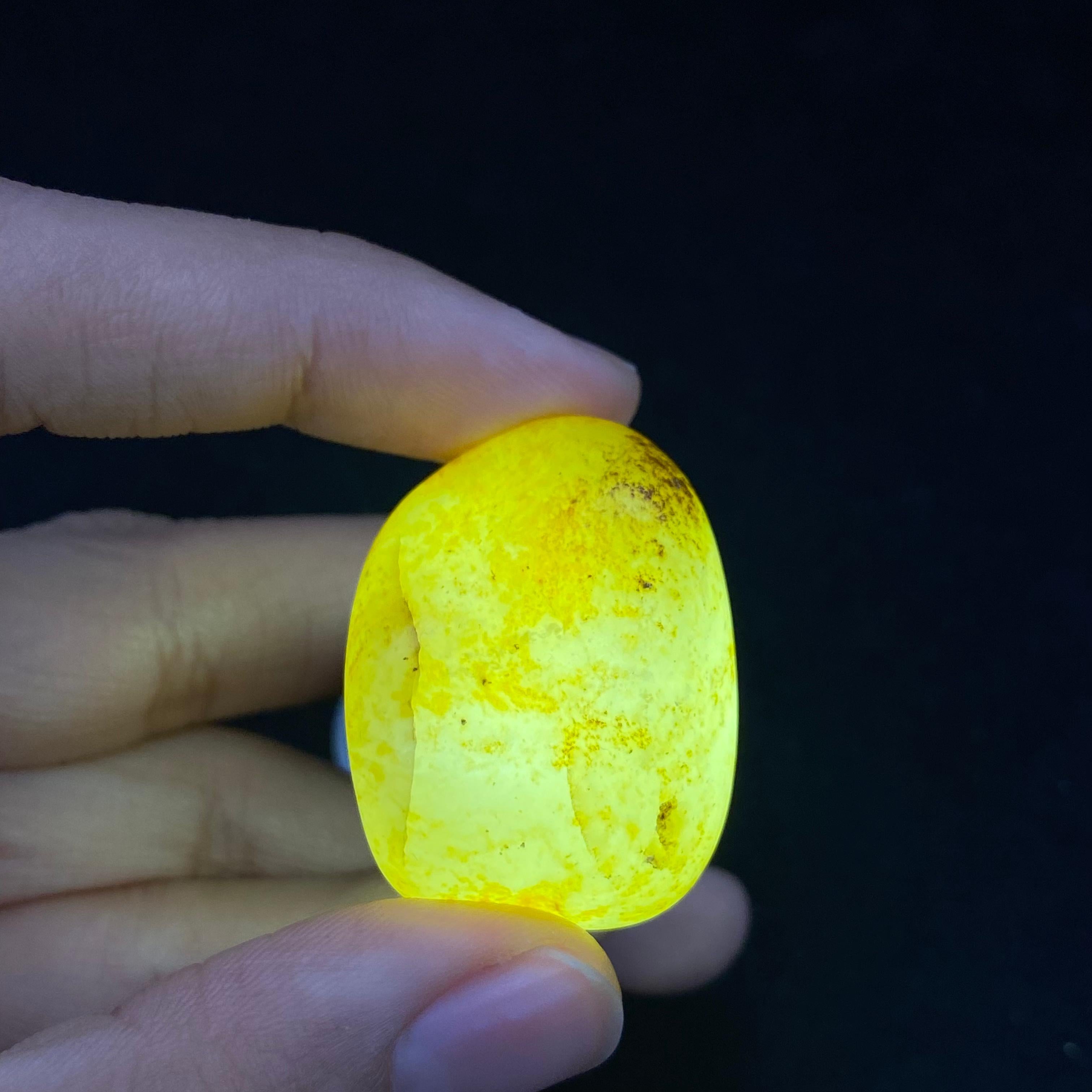 和田玉洒金皮籽料原石（27.5g）