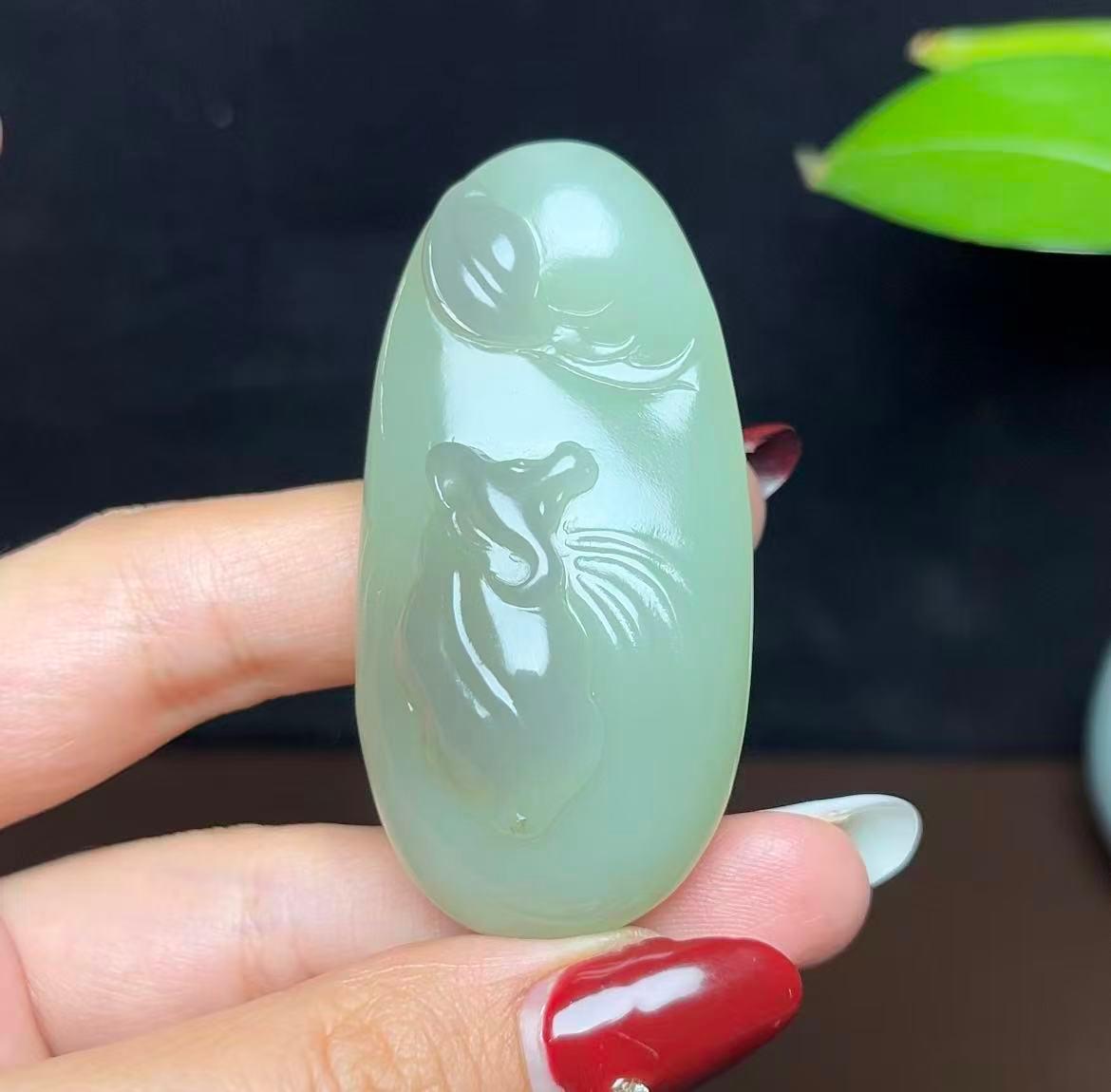 和田玉翠青烟紫生肖牛扭转乾坤（44.6g）