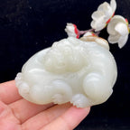 和田玉-白玉籽料【貔貅】手把件（256.3g）