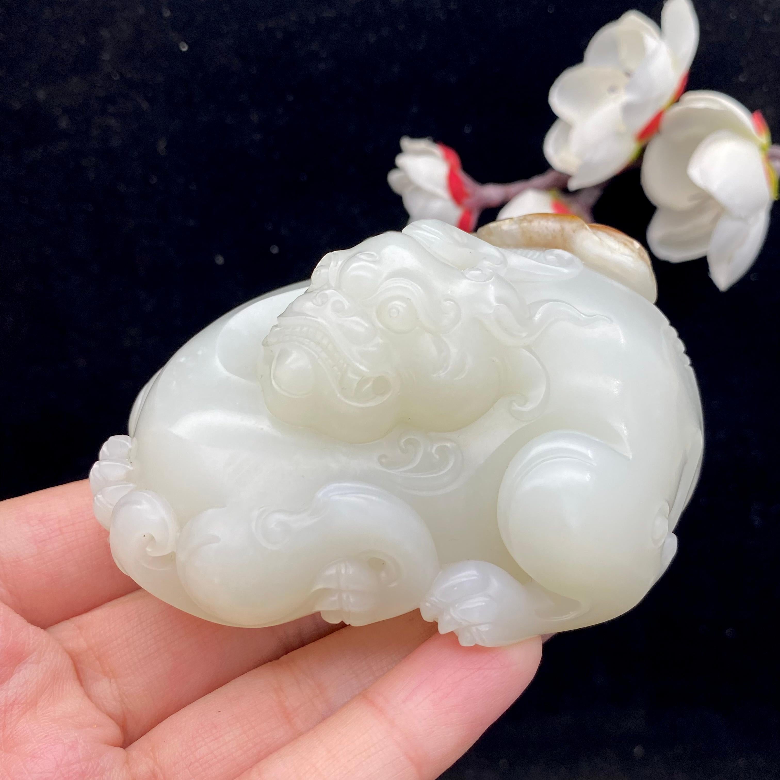 和田玉-白玉籽料【貔貅】手把件（256.3g）