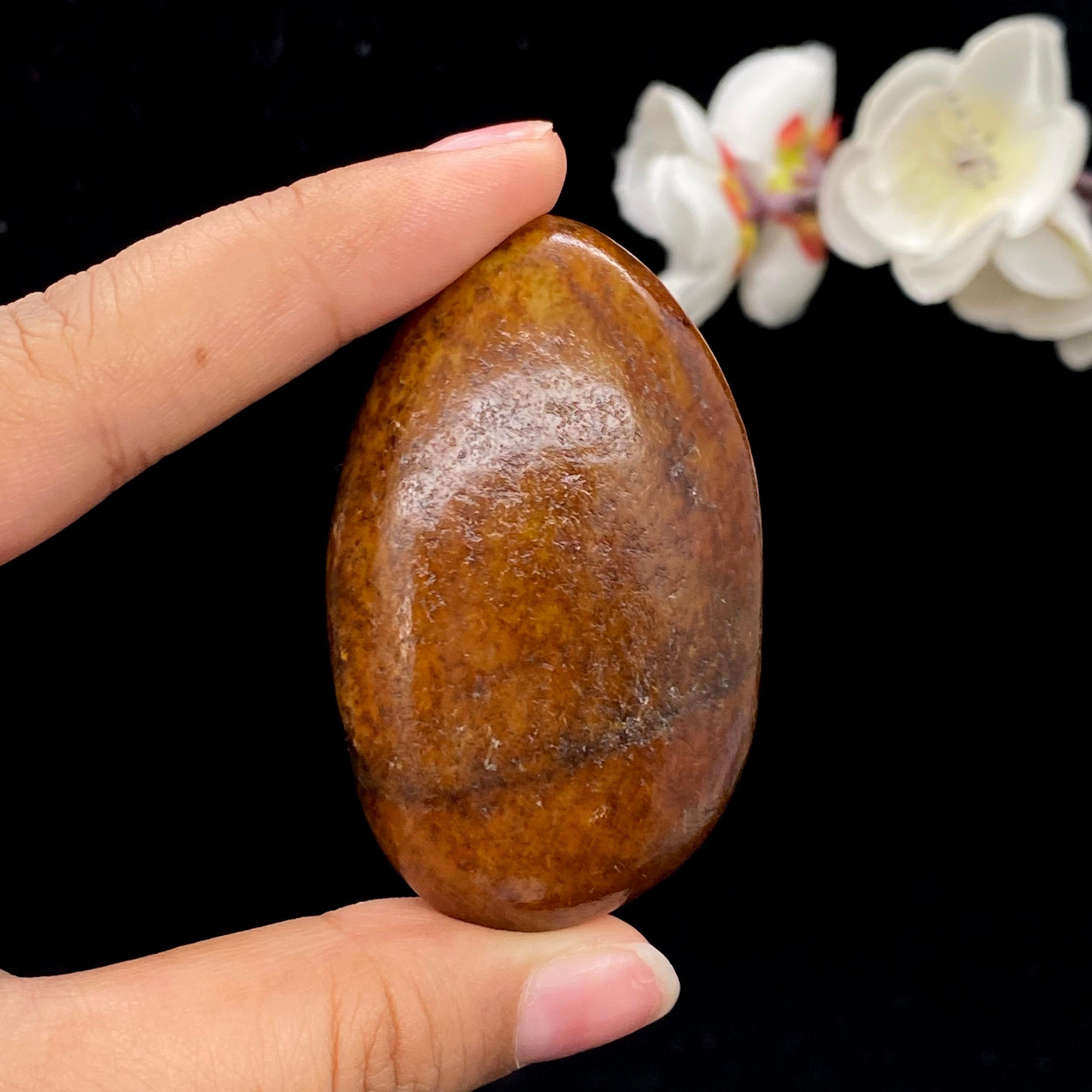 和田玉黄沁皮籽料手把件（67.3g）